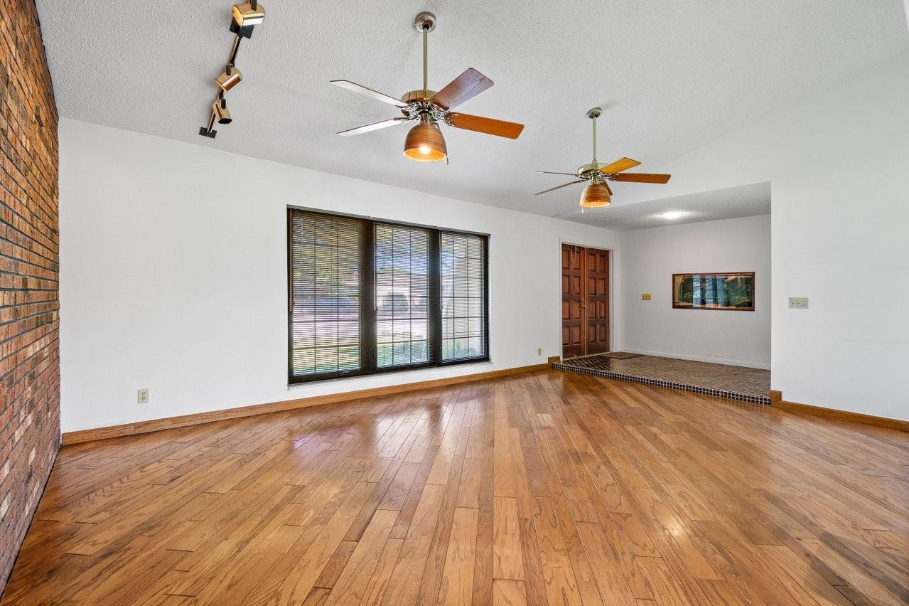 5505 Red Oak Cir
