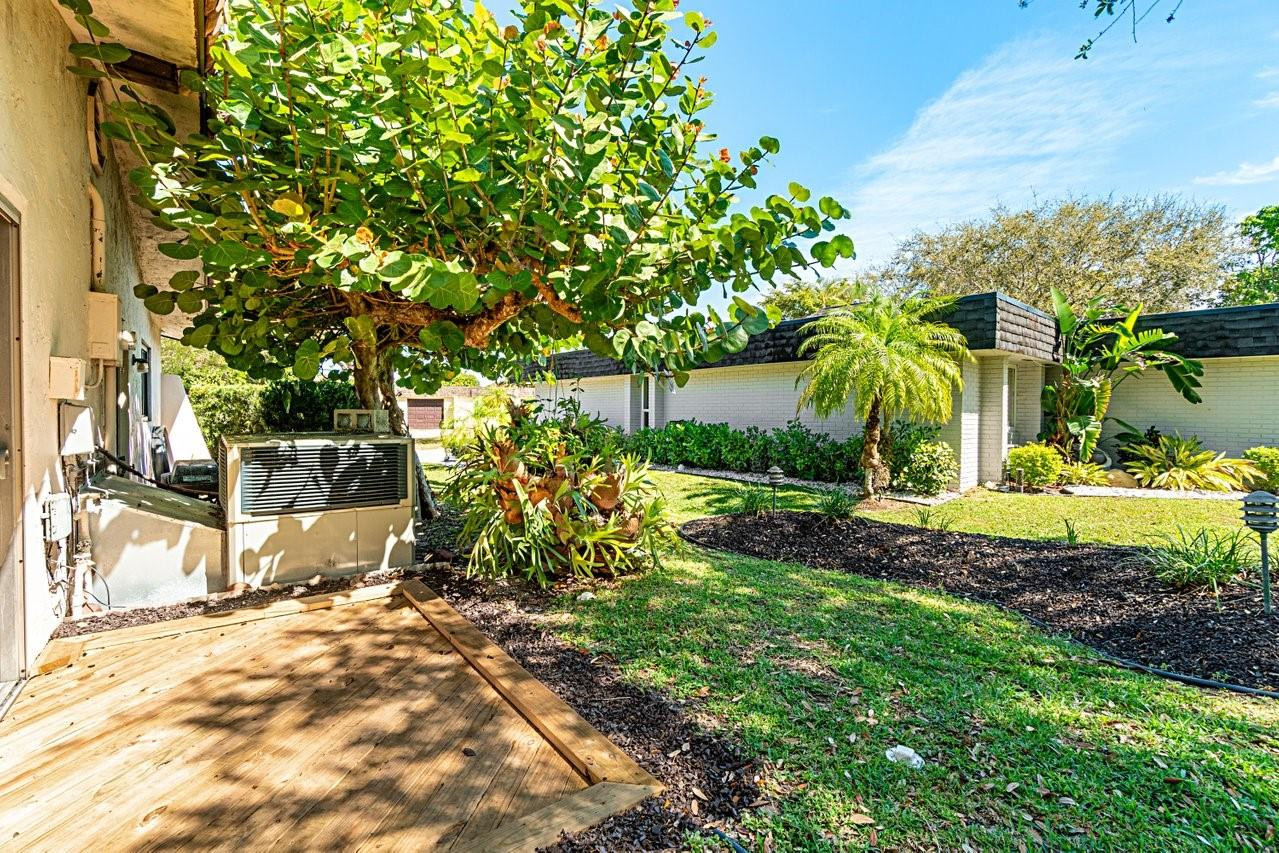 5505 Red Oak Cir