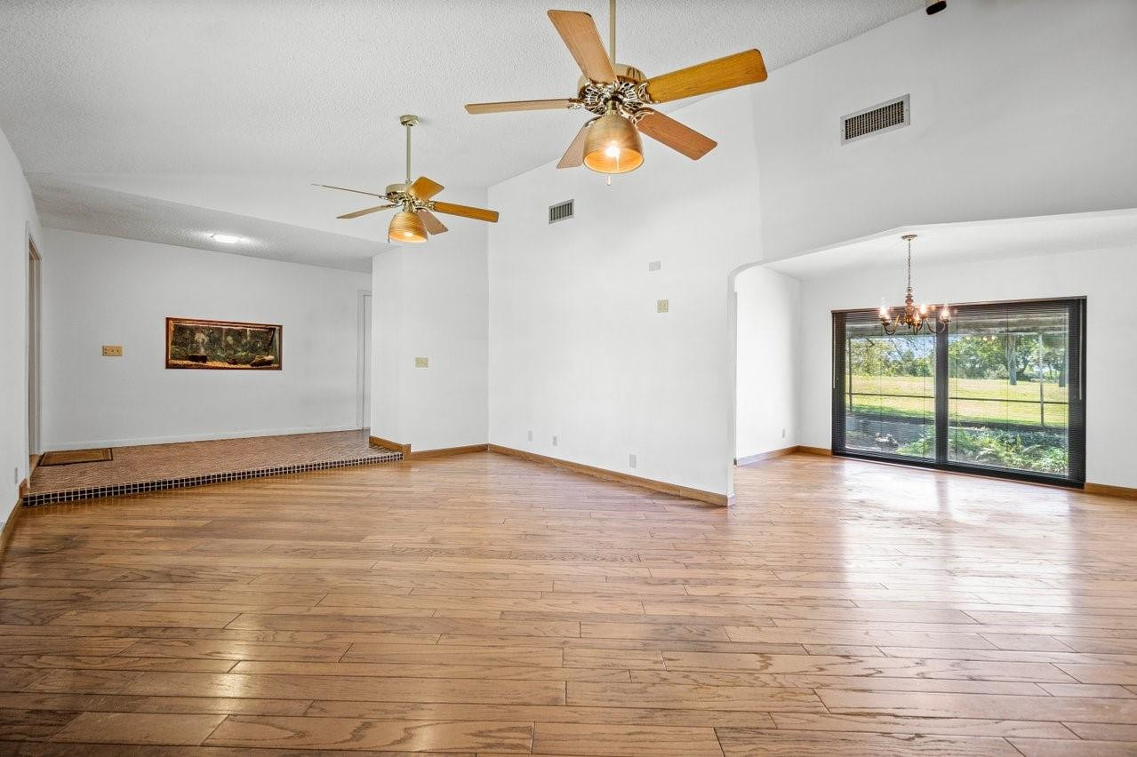 5505 Red Oak Cir
