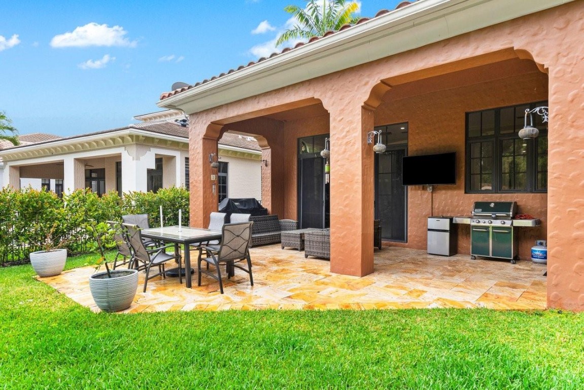 7126 Spyglass Avenue