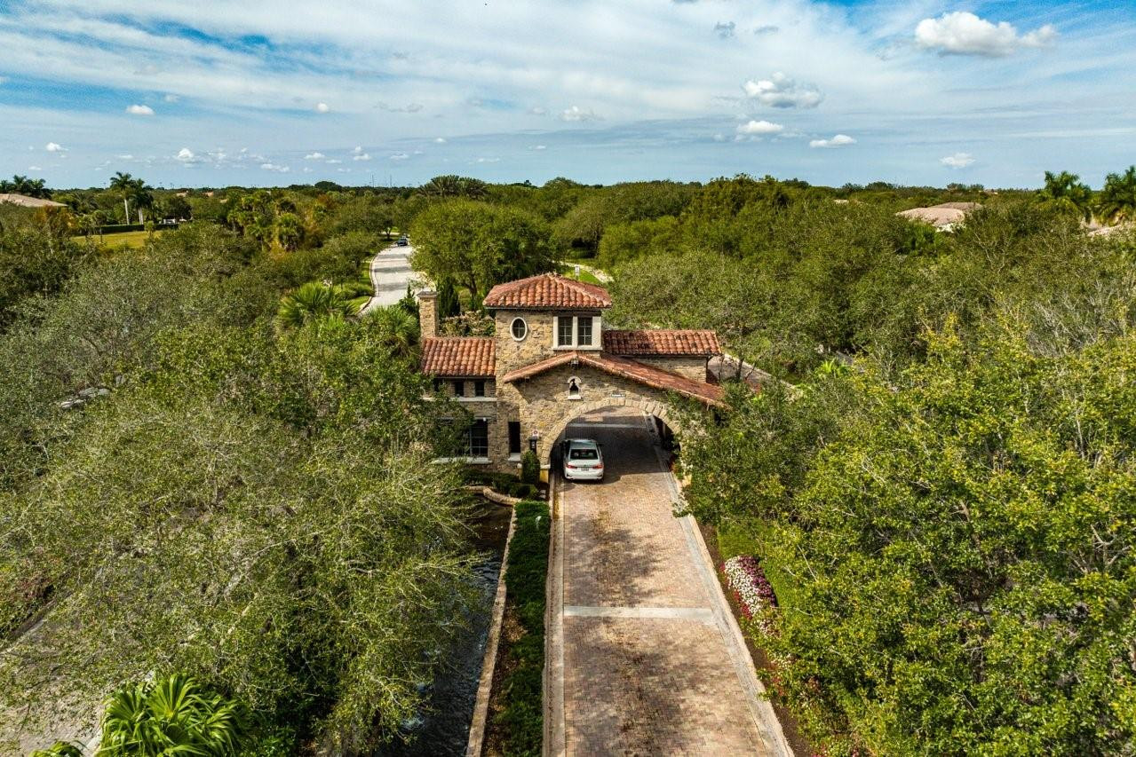 7126 Spyglass Avenue