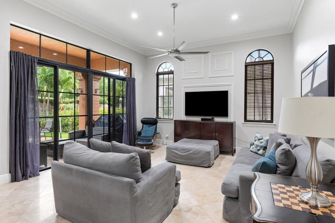 7126 Spyglass Avenue