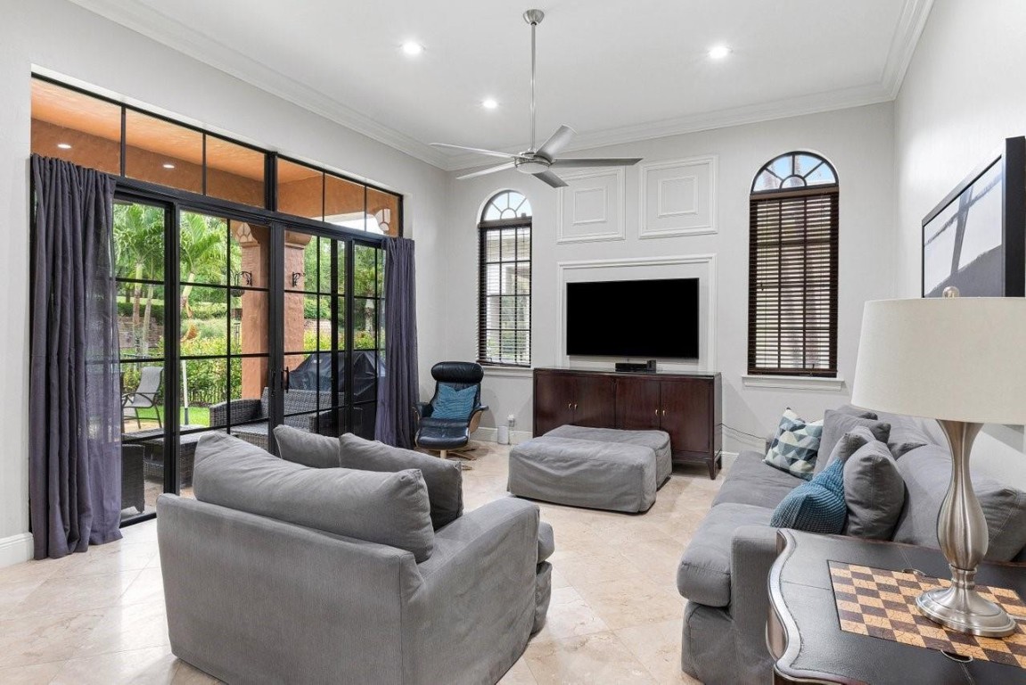 7126 Spyglass Avenue