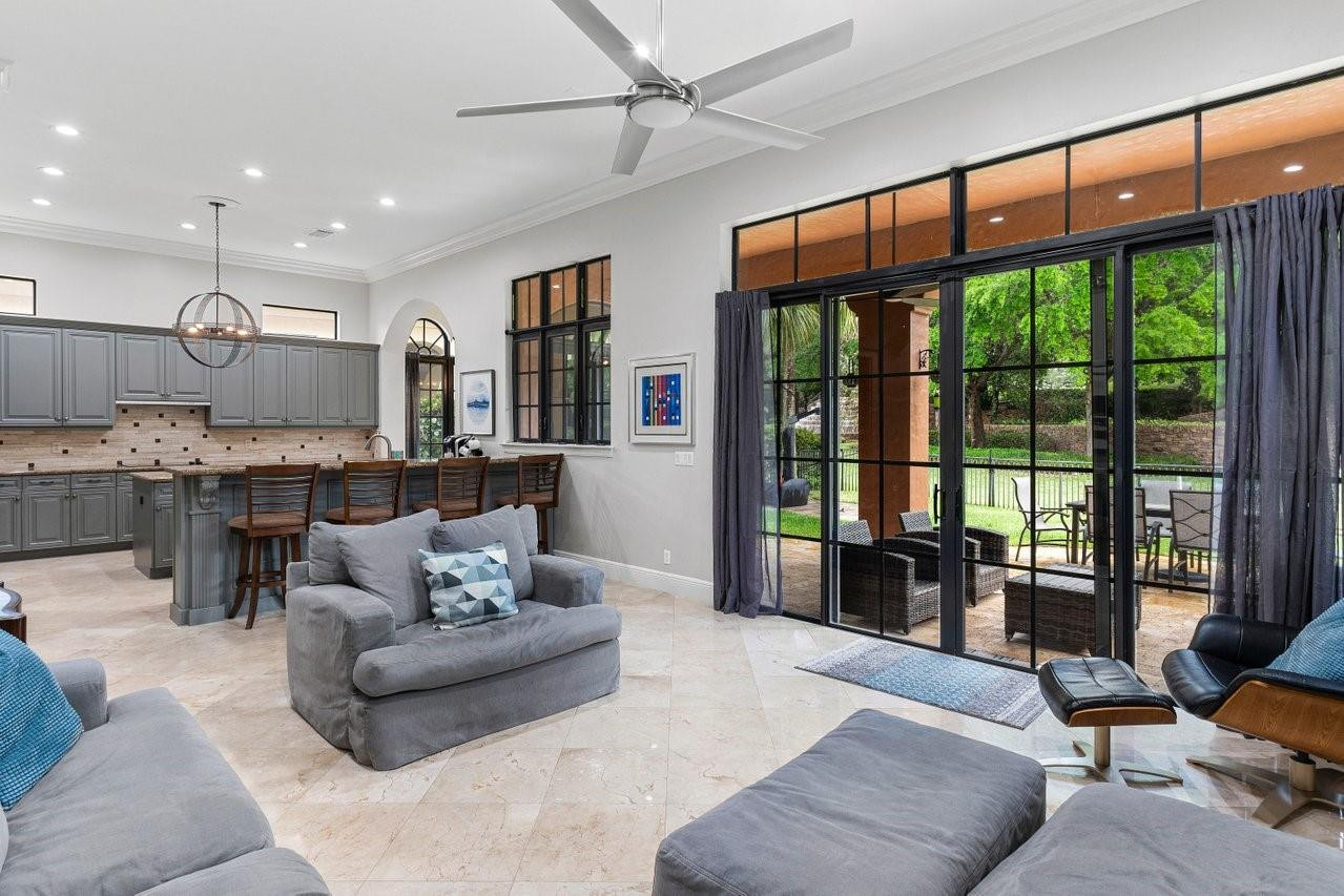 7126 Spyglass Avenue