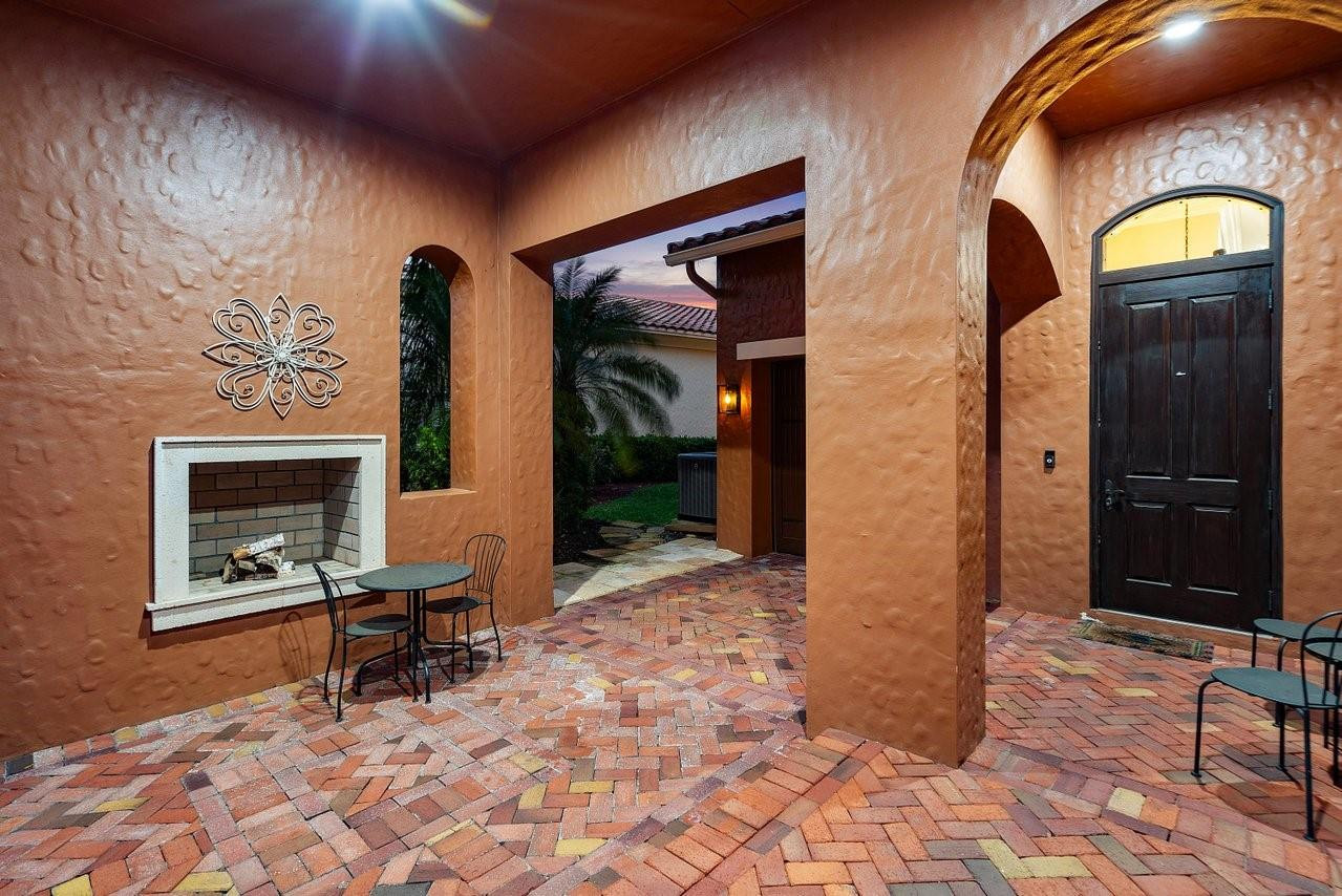 7126 Spyglass Avenue