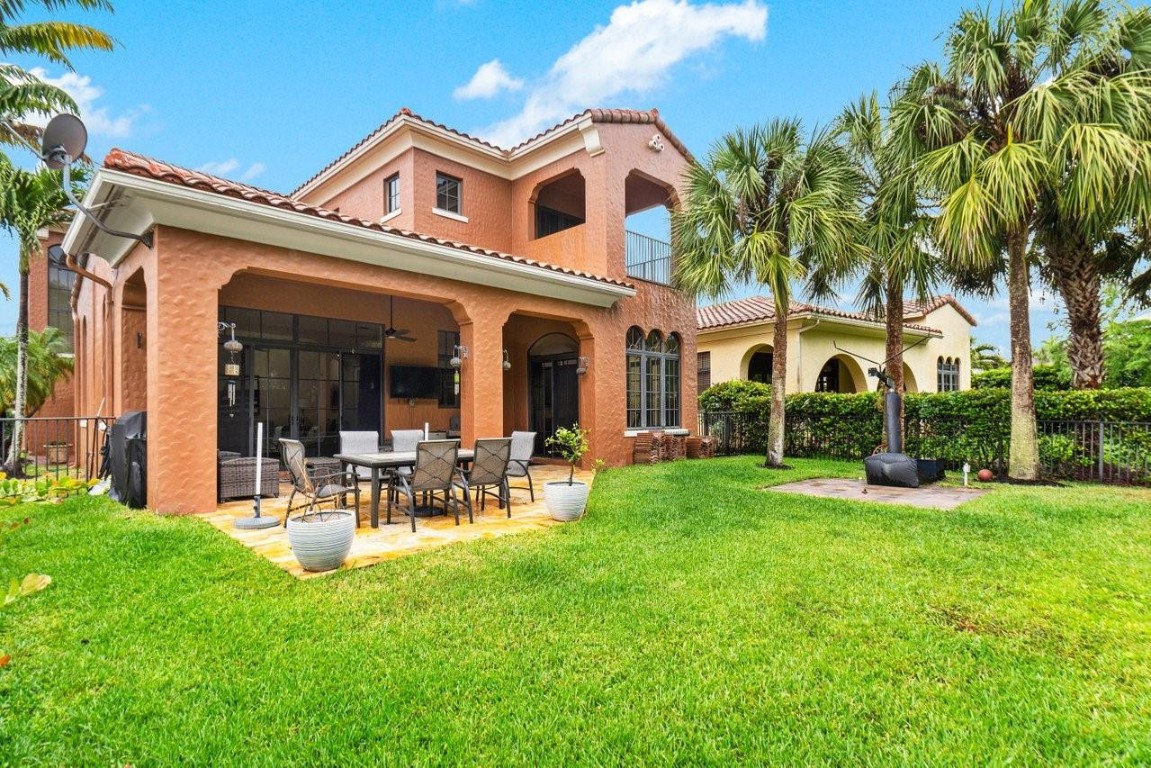 7126 Spyglass Avenue