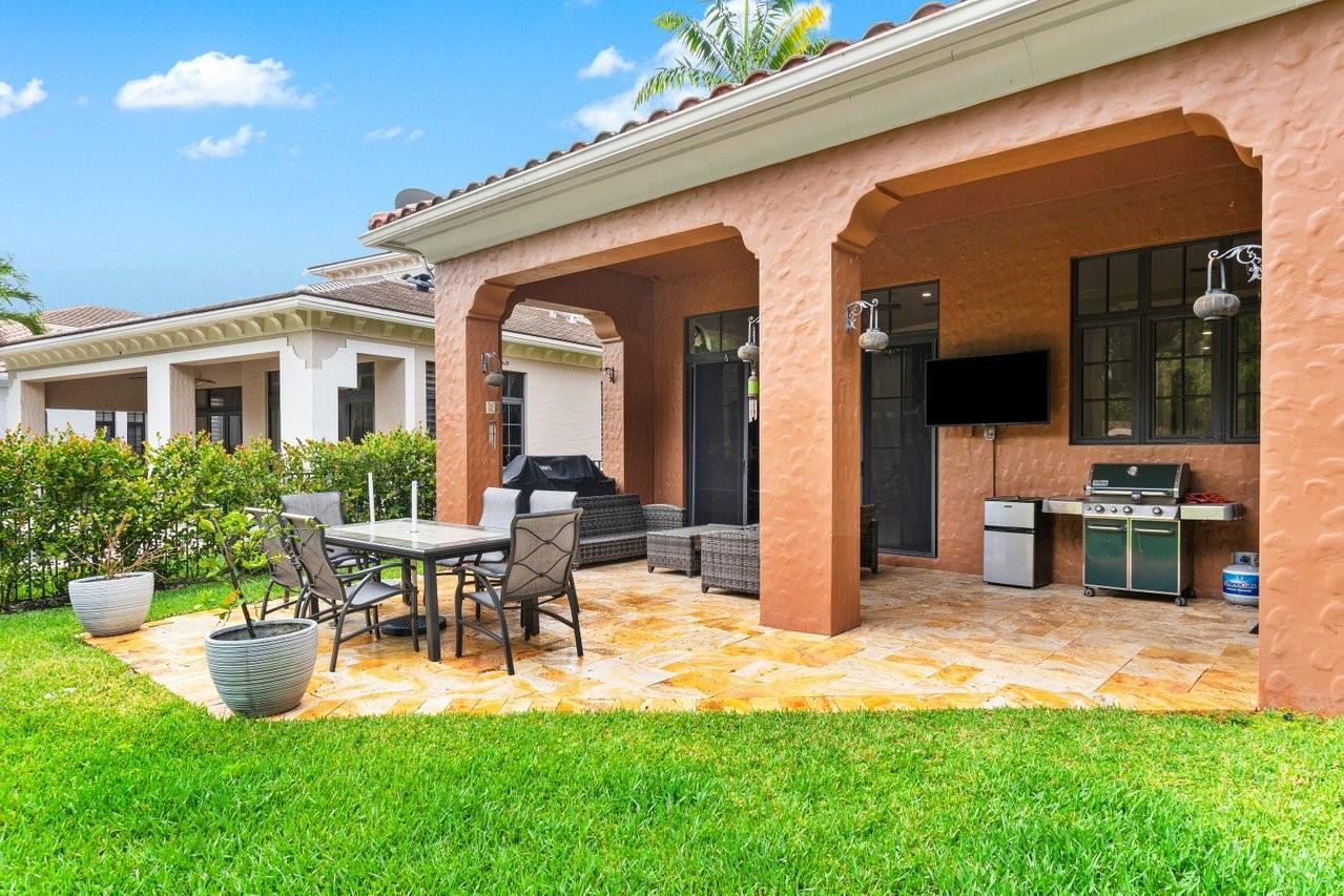 7126 Spyglass Avenue