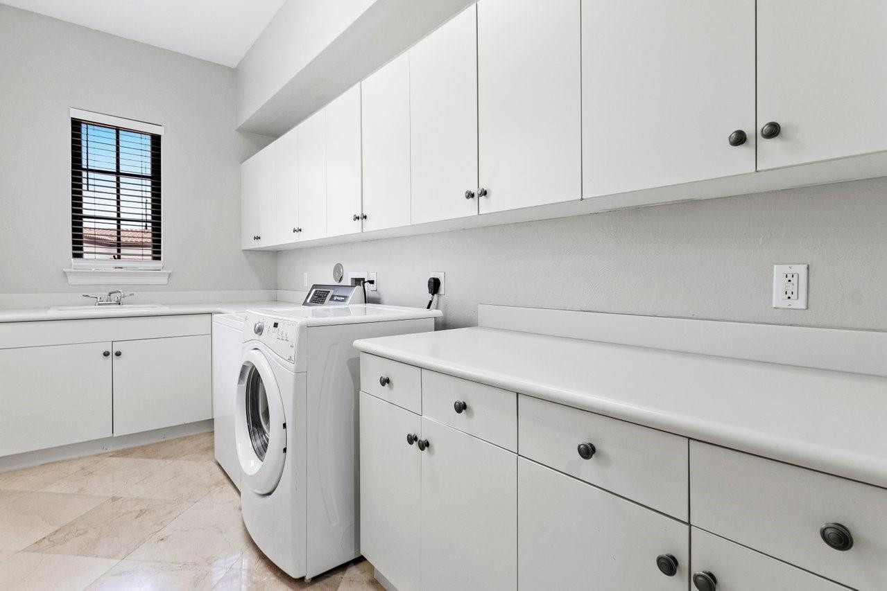 7126 Spyglass Avenue