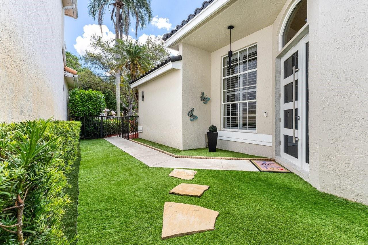 7535 NW 71st Ter