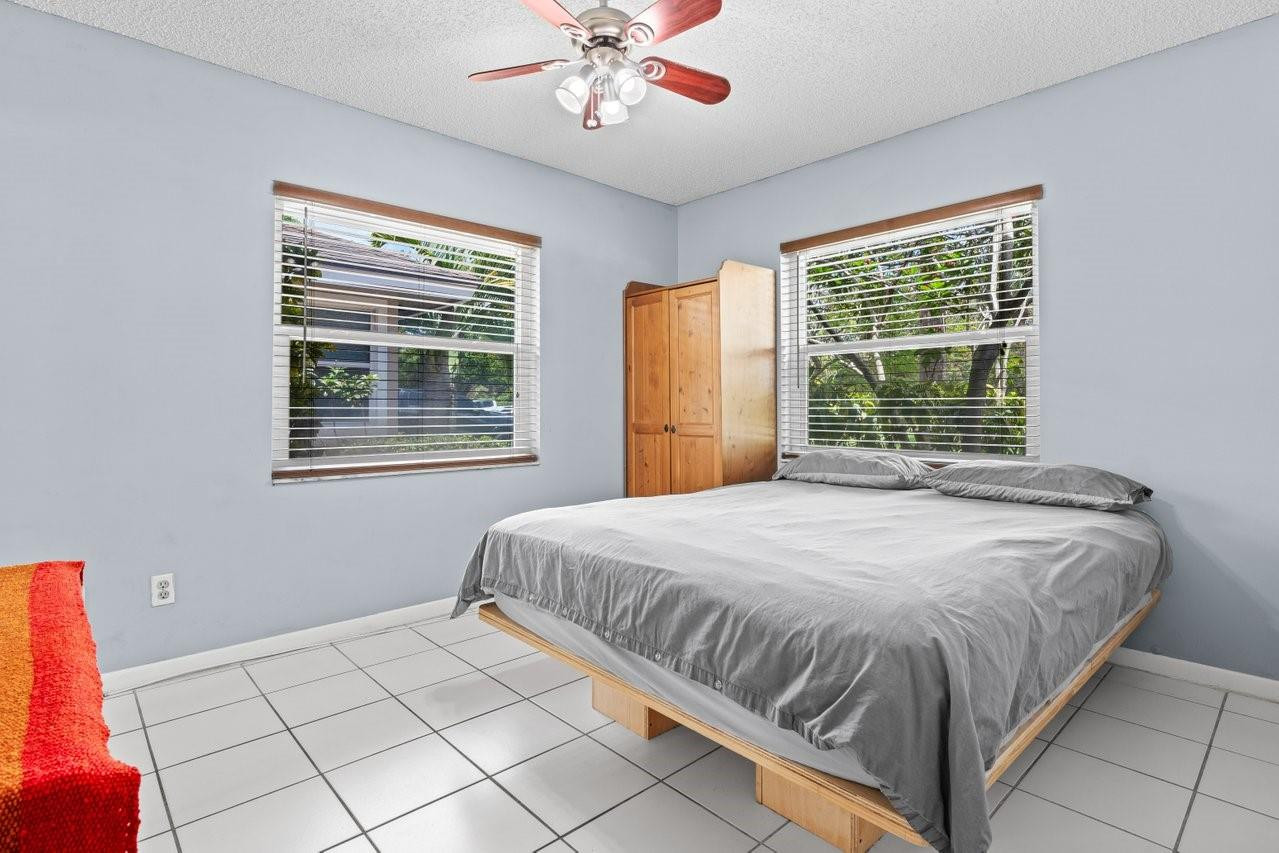 1260 NW 52nd Way