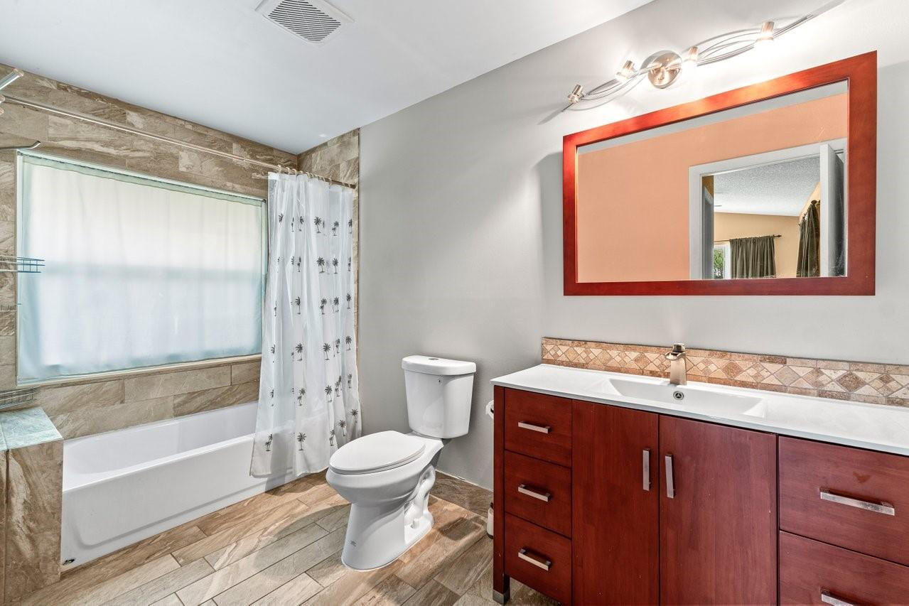 1260 NW 52nd Way