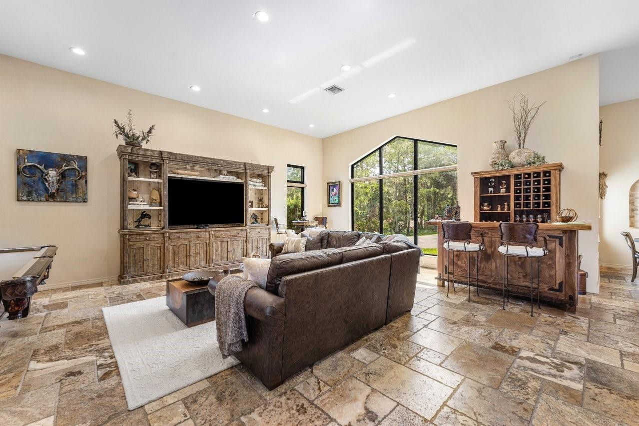 5840 NW 66th Ave