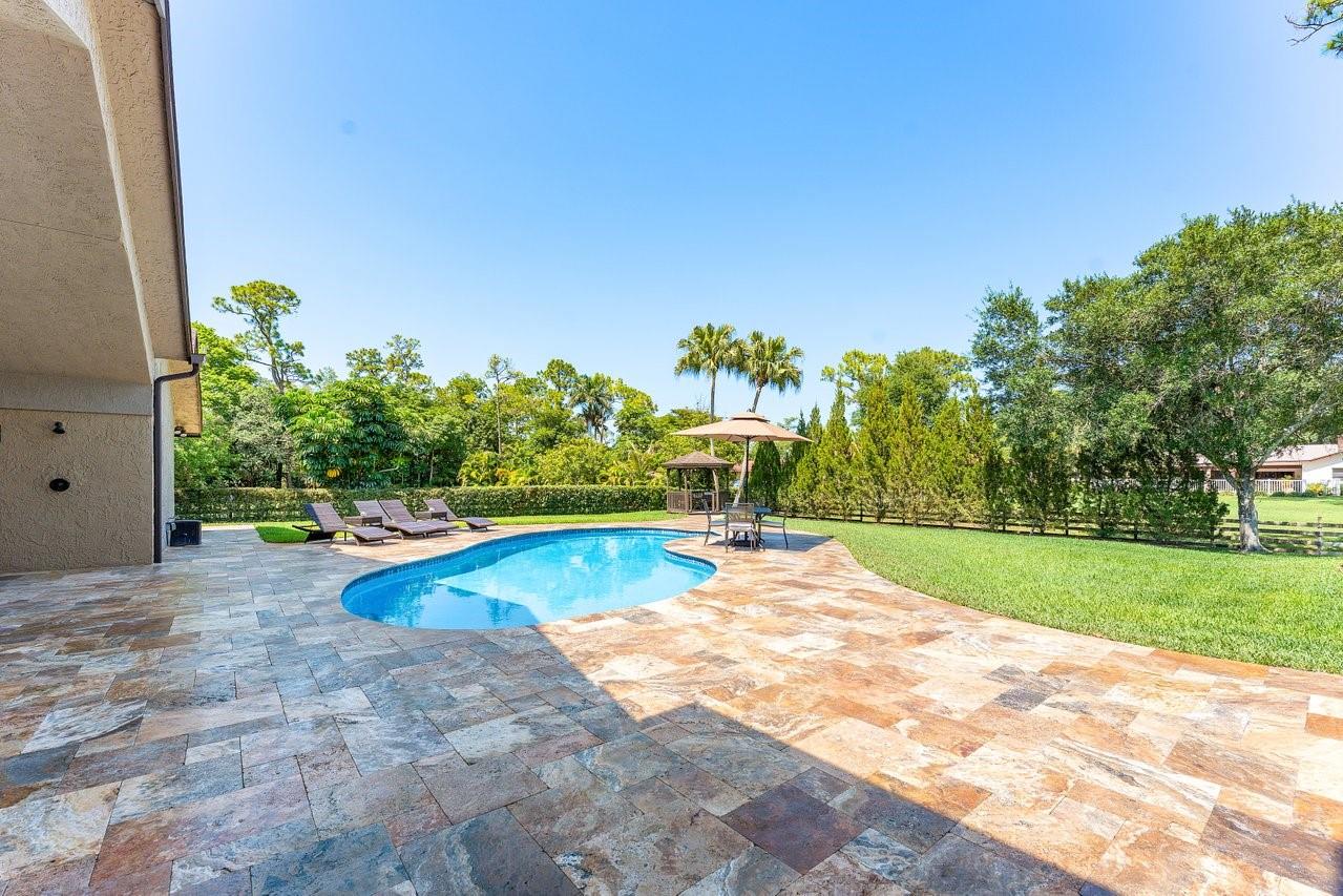 5840 NW 66th Ave