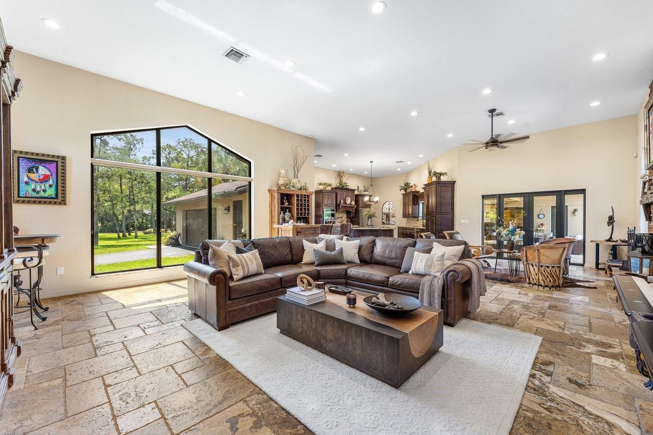 5840 NW 66th Ave