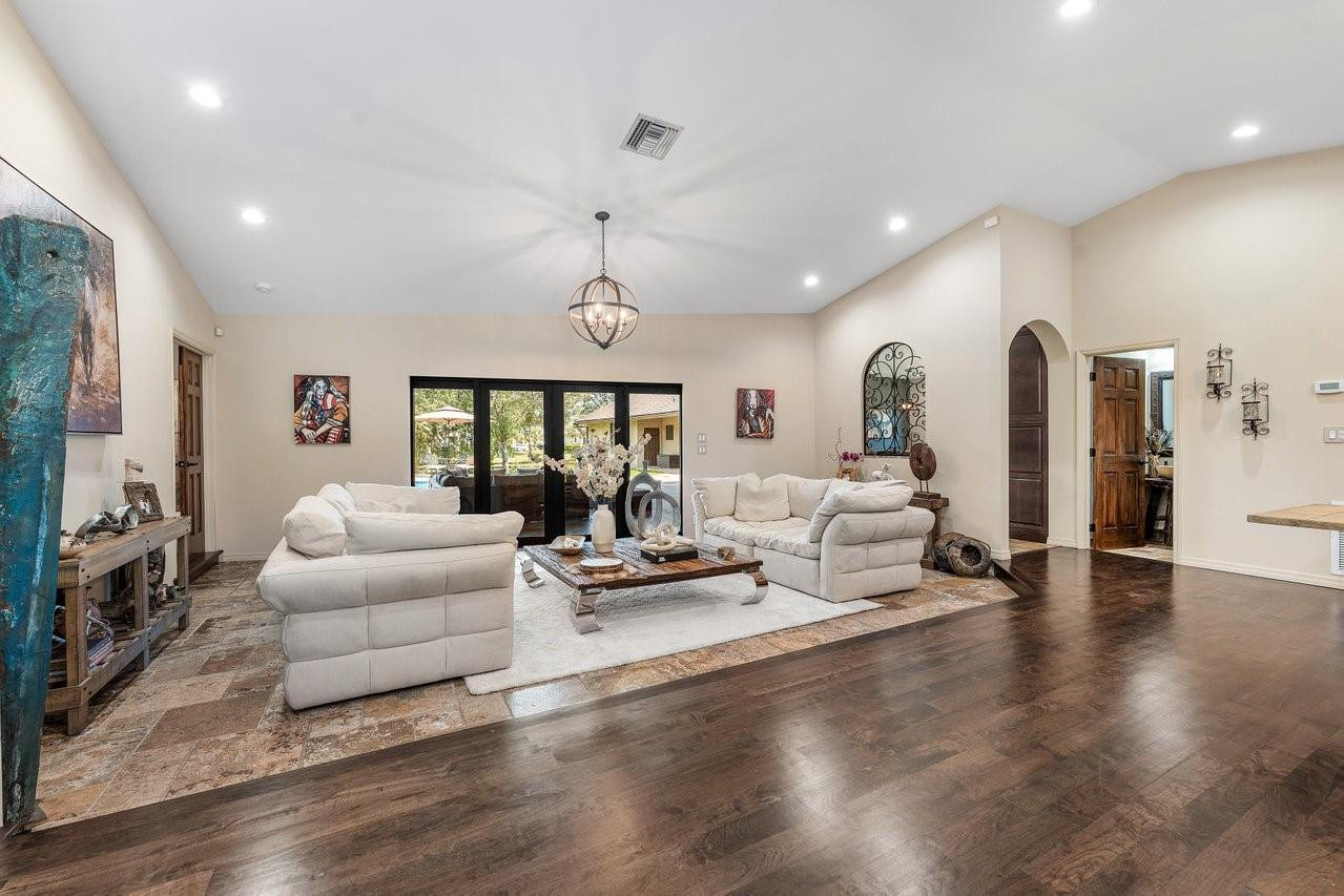 5840 NW 66th Ave
