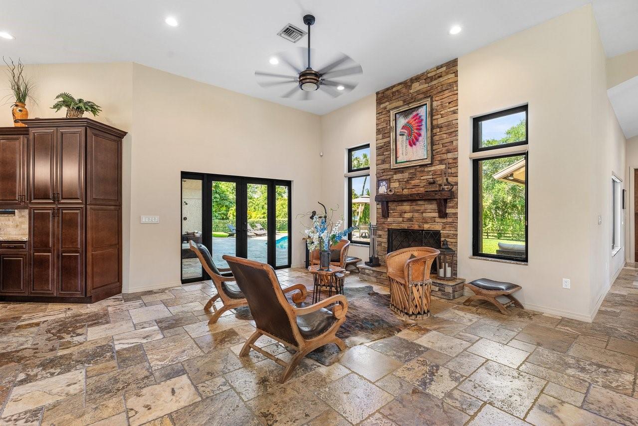 5840 NW 66th Ave