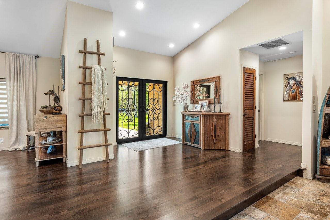 5840 NW 66th Ave