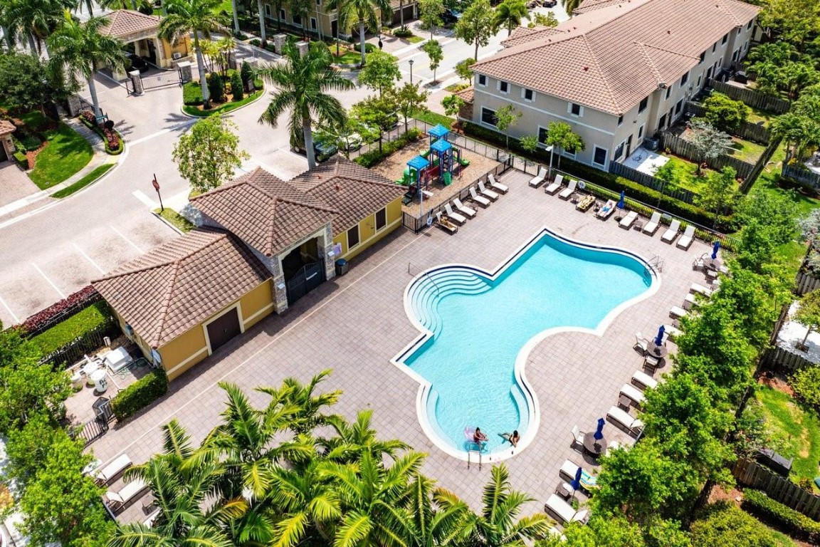 9580 Town Parc Cir S 9580