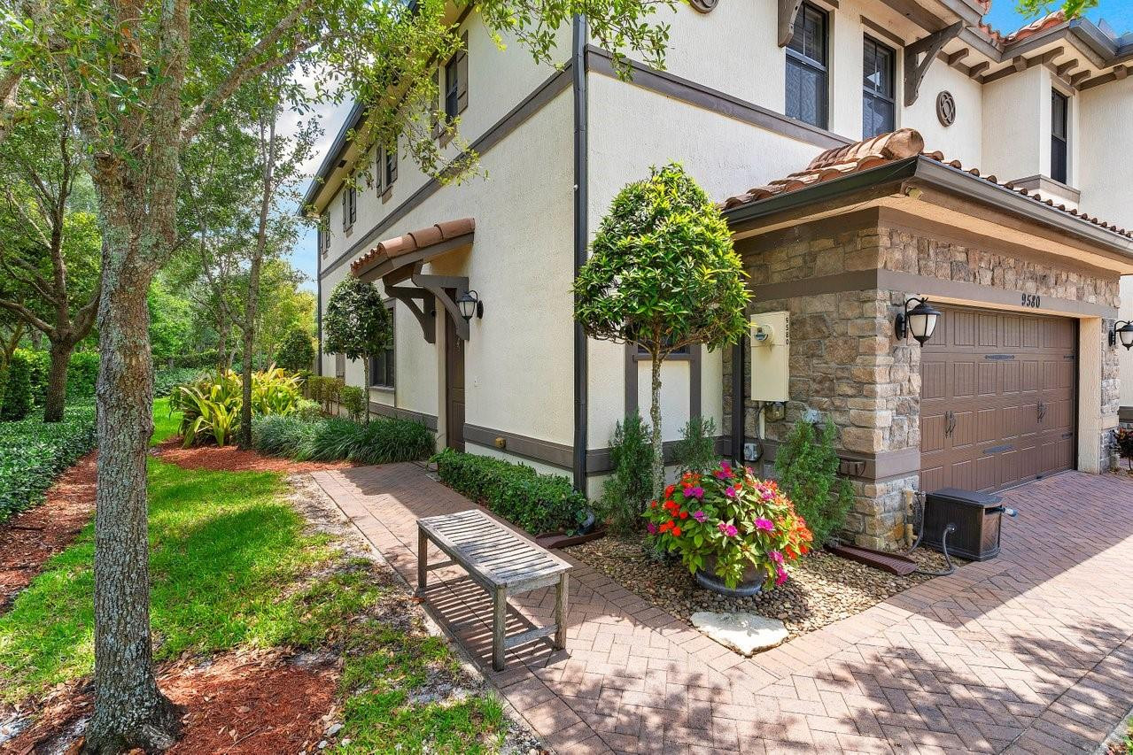 9580 Town Parc Cir S 9580