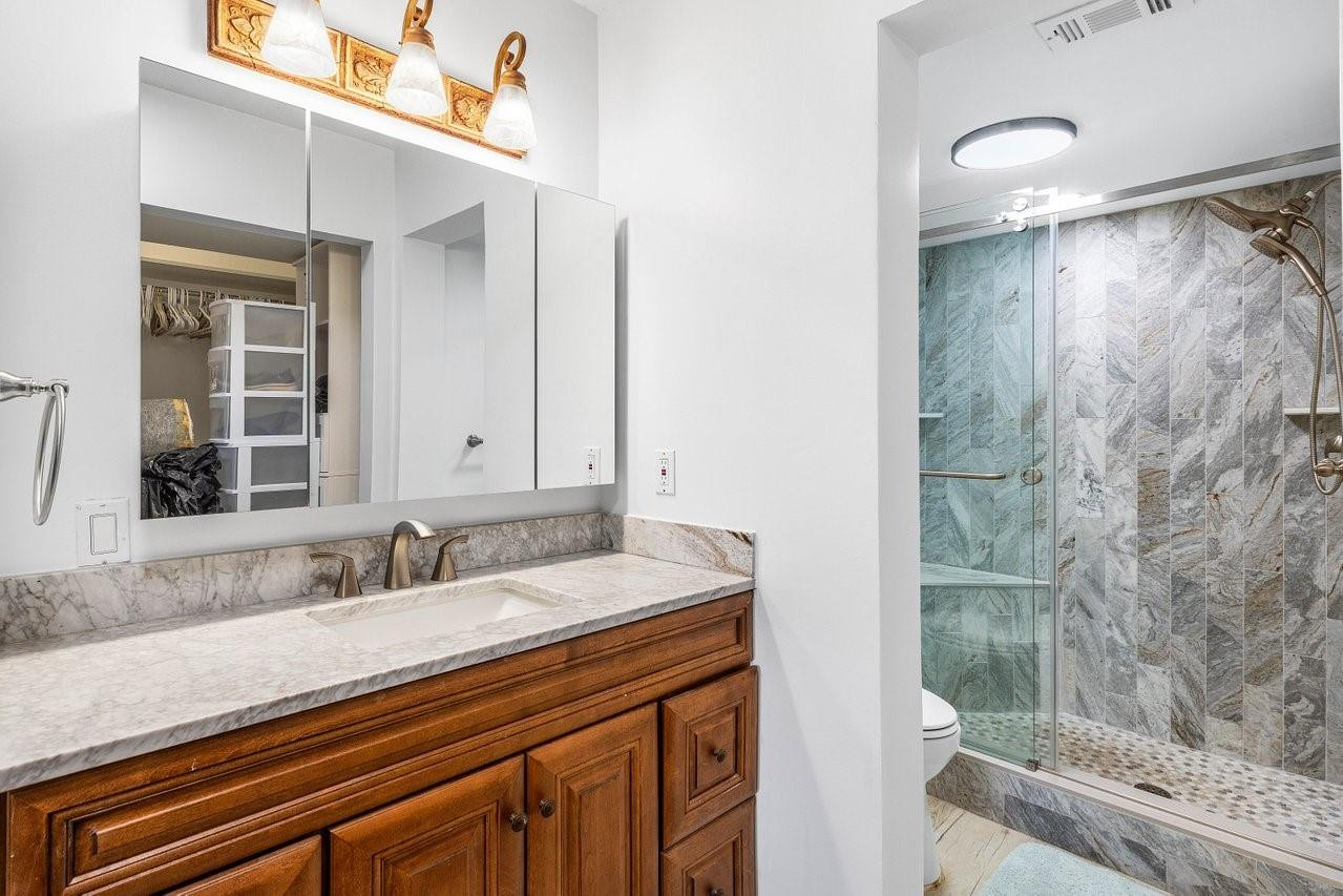 801 Freedom Ct 801