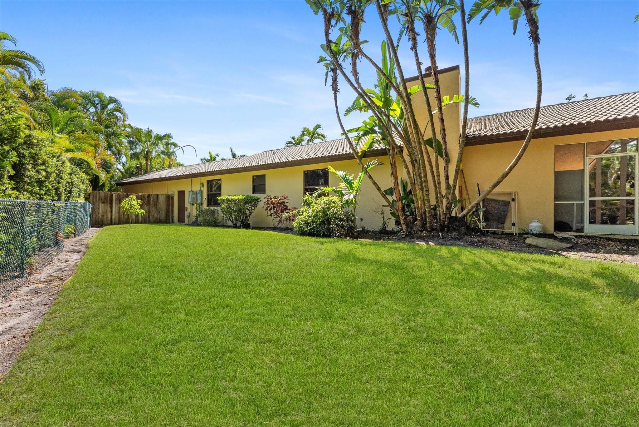 6011 NW 69TH MNR