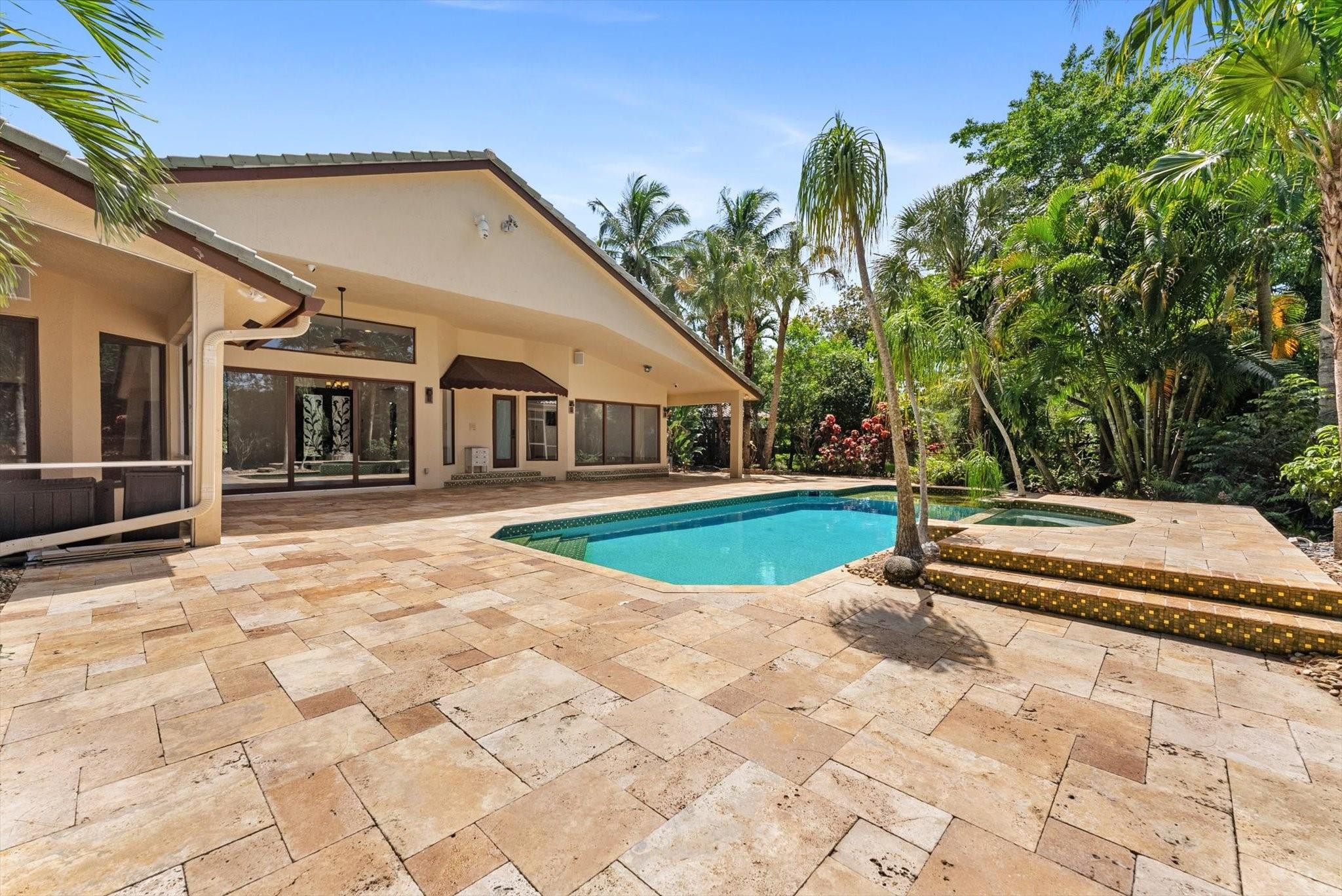 6011 NW 69TH MNR