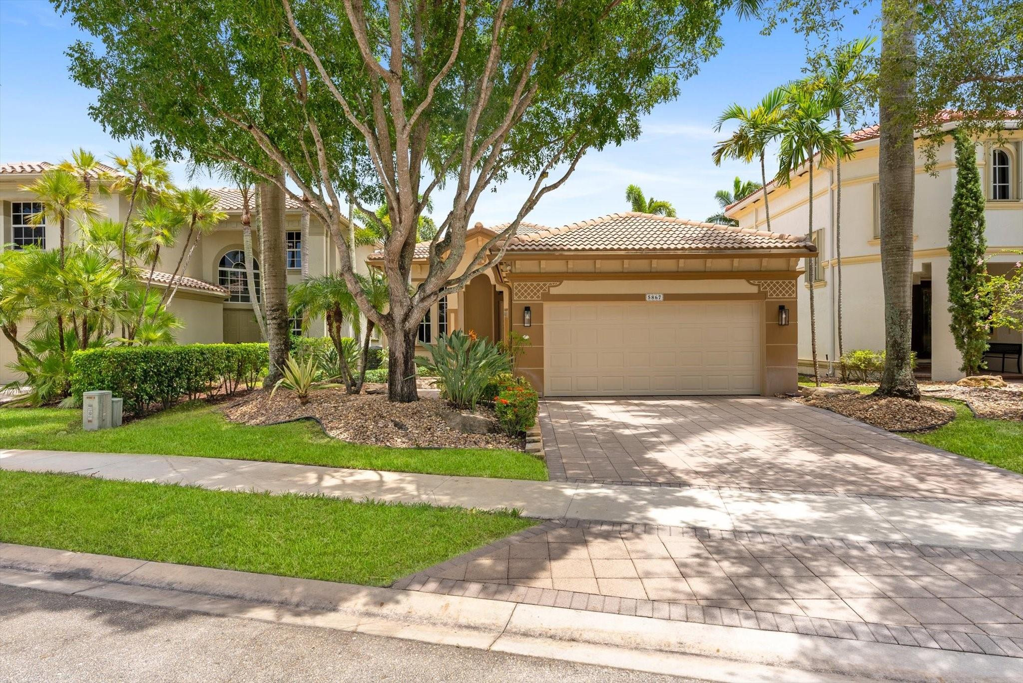 5867 NW 125th Ter