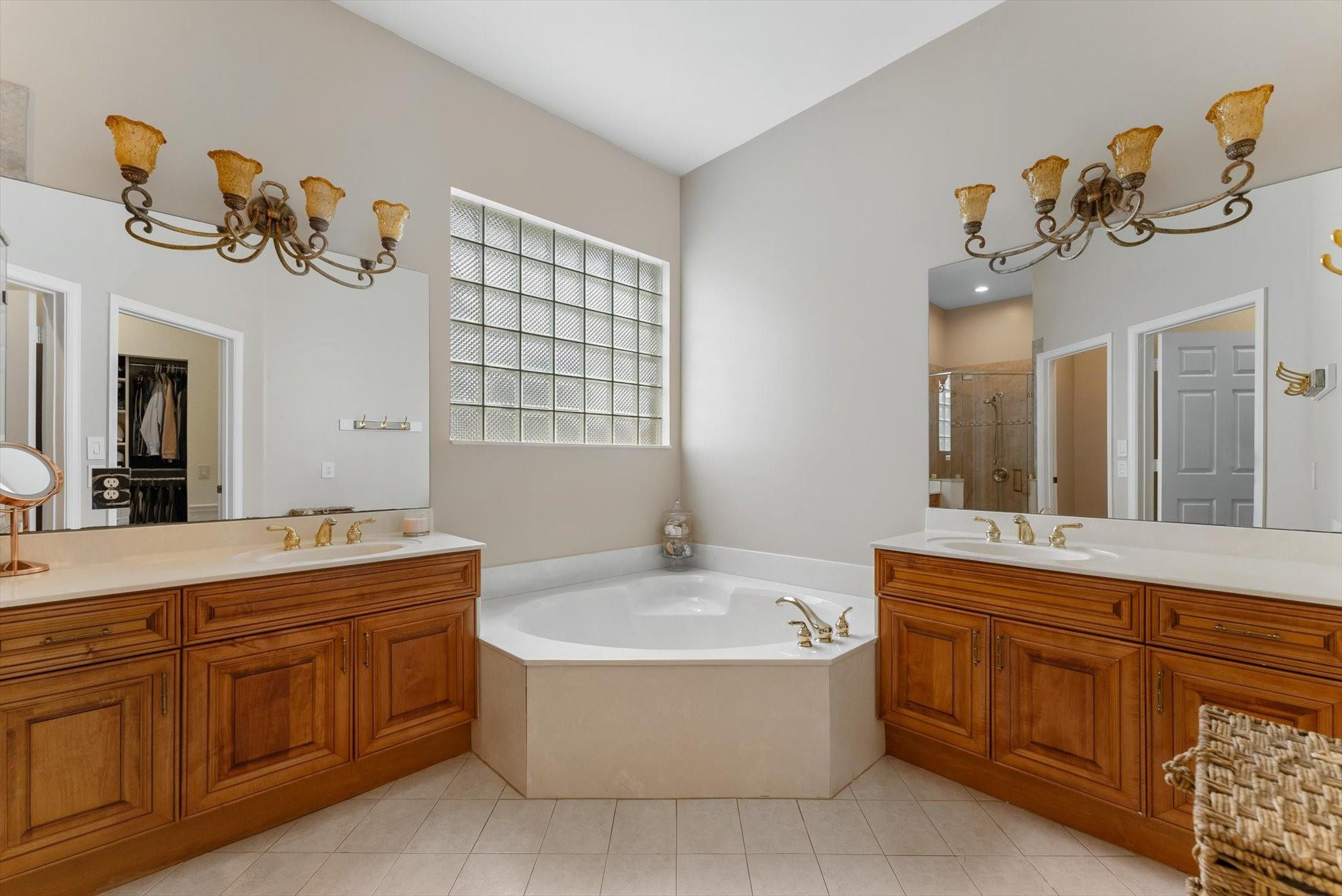 5867 NW 125th Ter