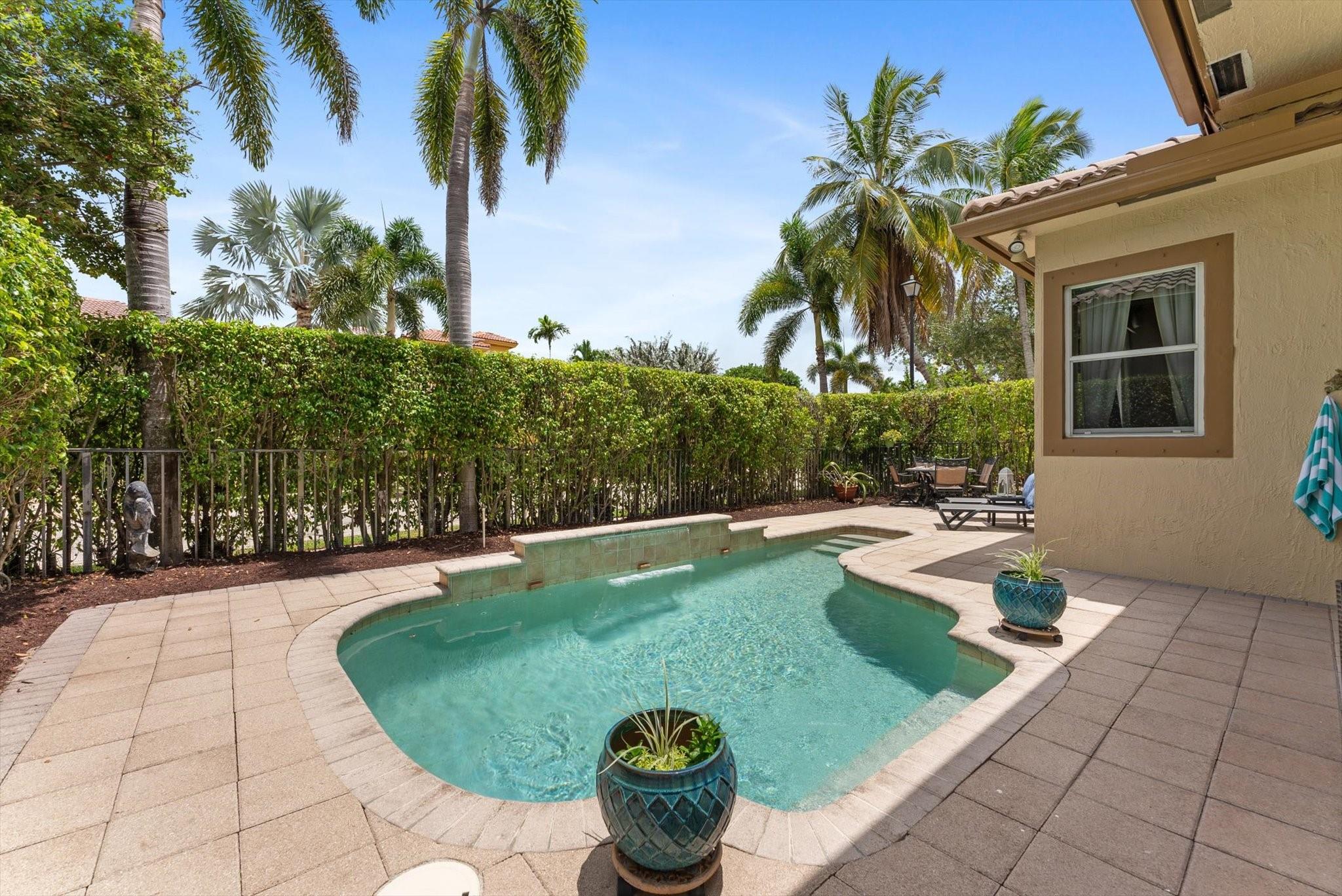 5867 NW 125th Ter