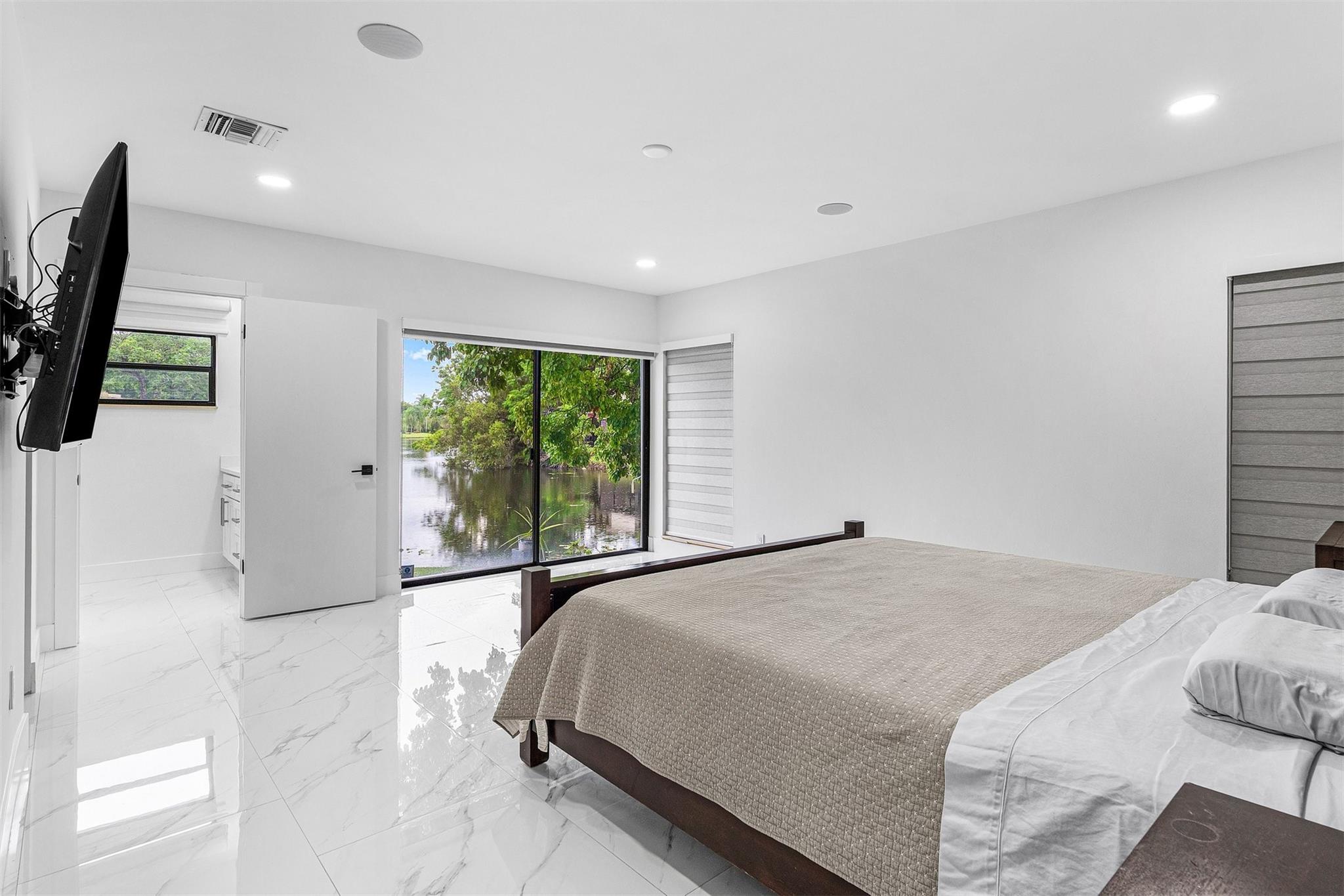 8920 Jacaranda Ln