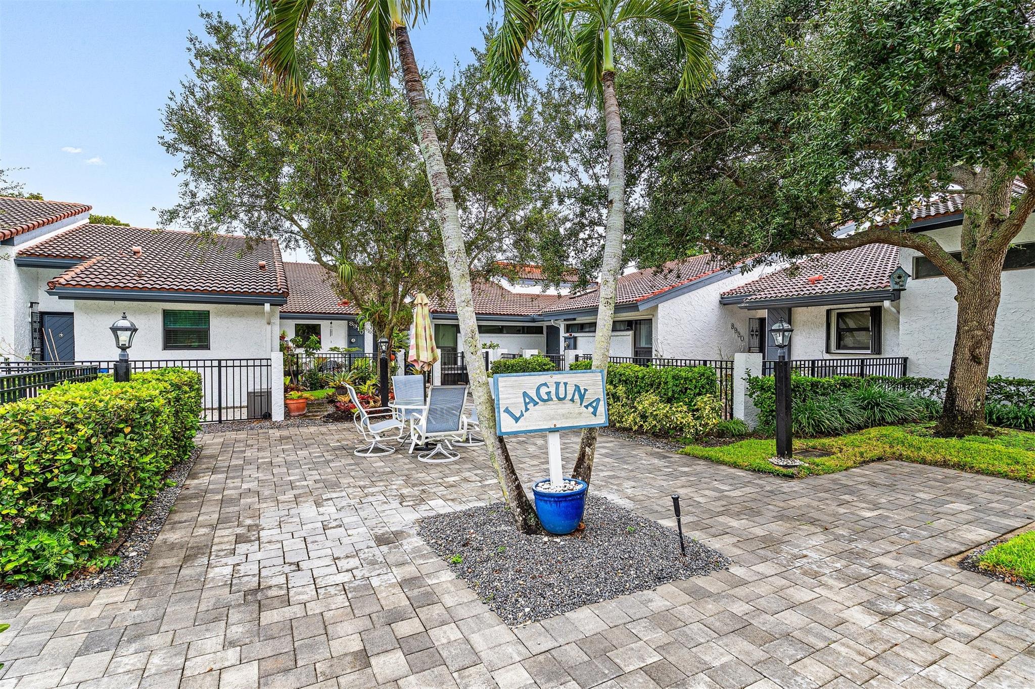 8920 Jacaranda Ln
