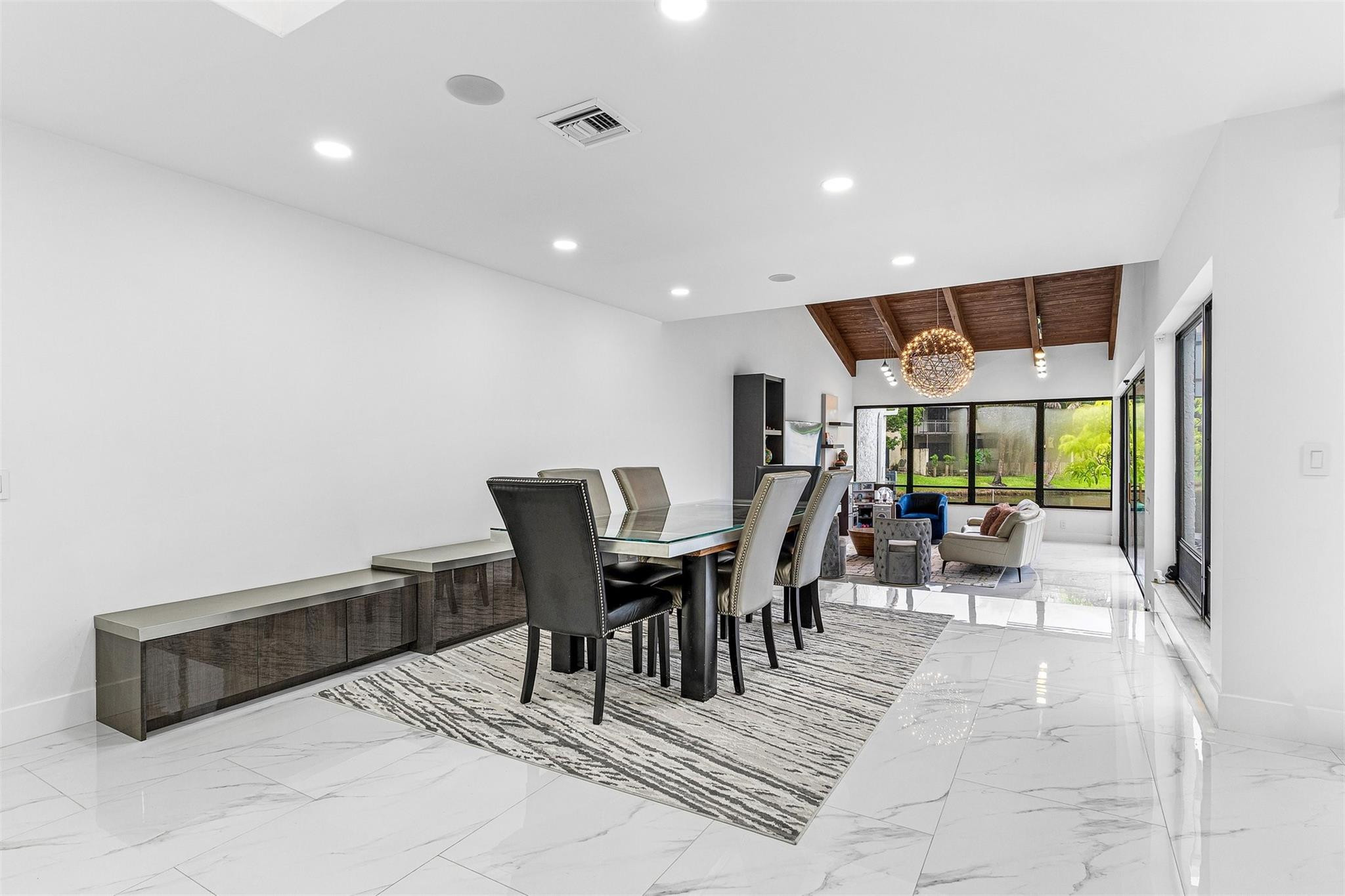 8920 Jacaranda Ln