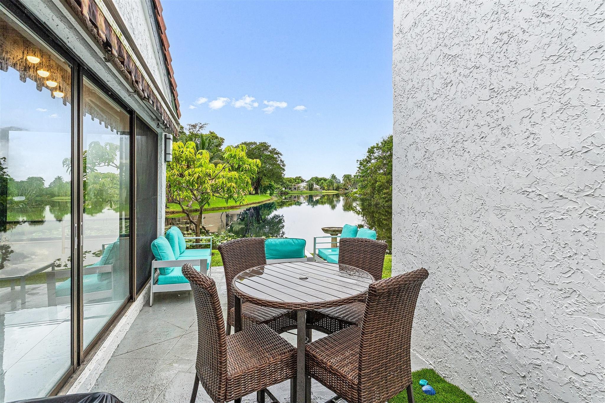 8920 Jacaranda Ln