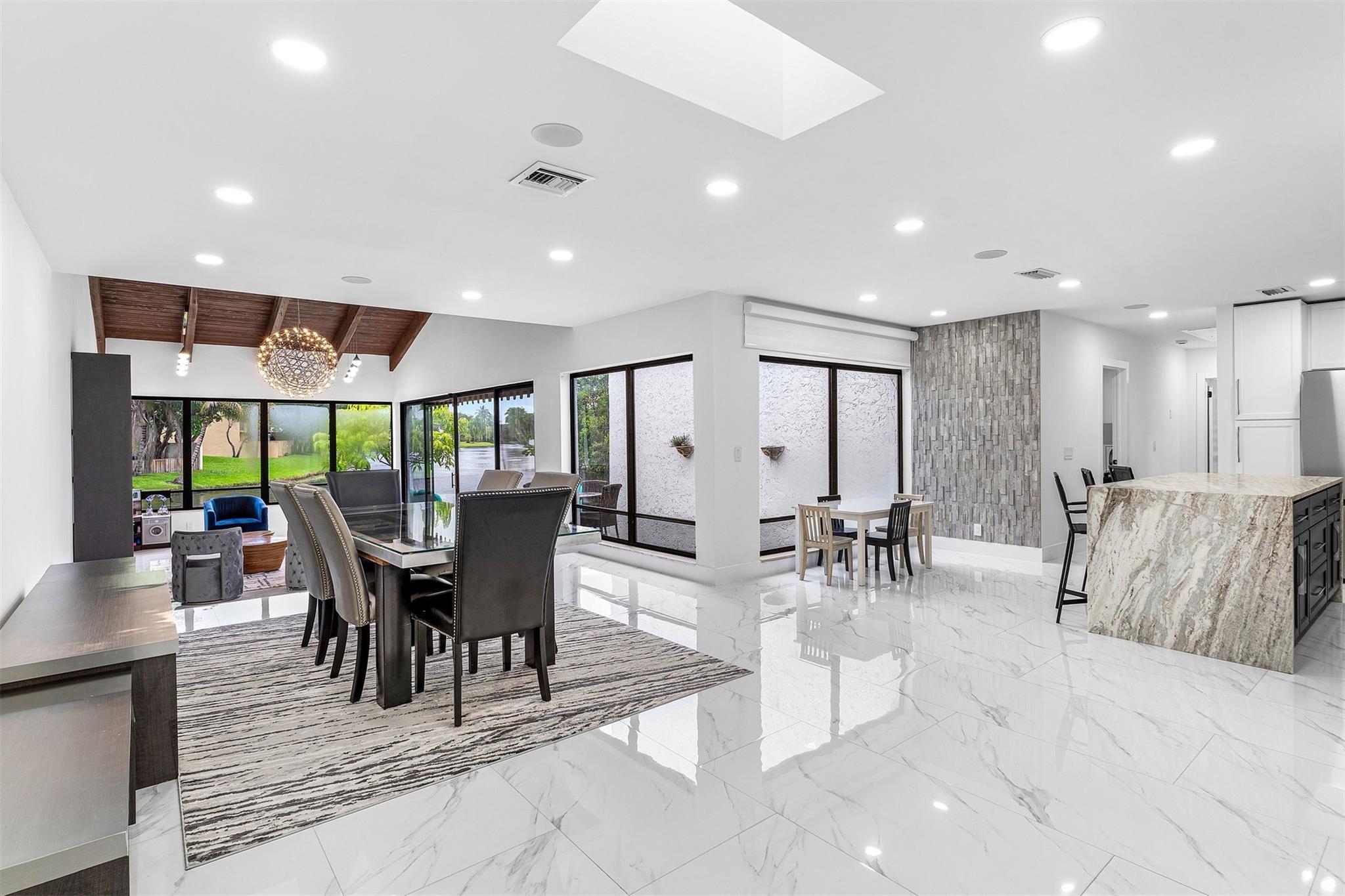 8920 Jacaranda Ln