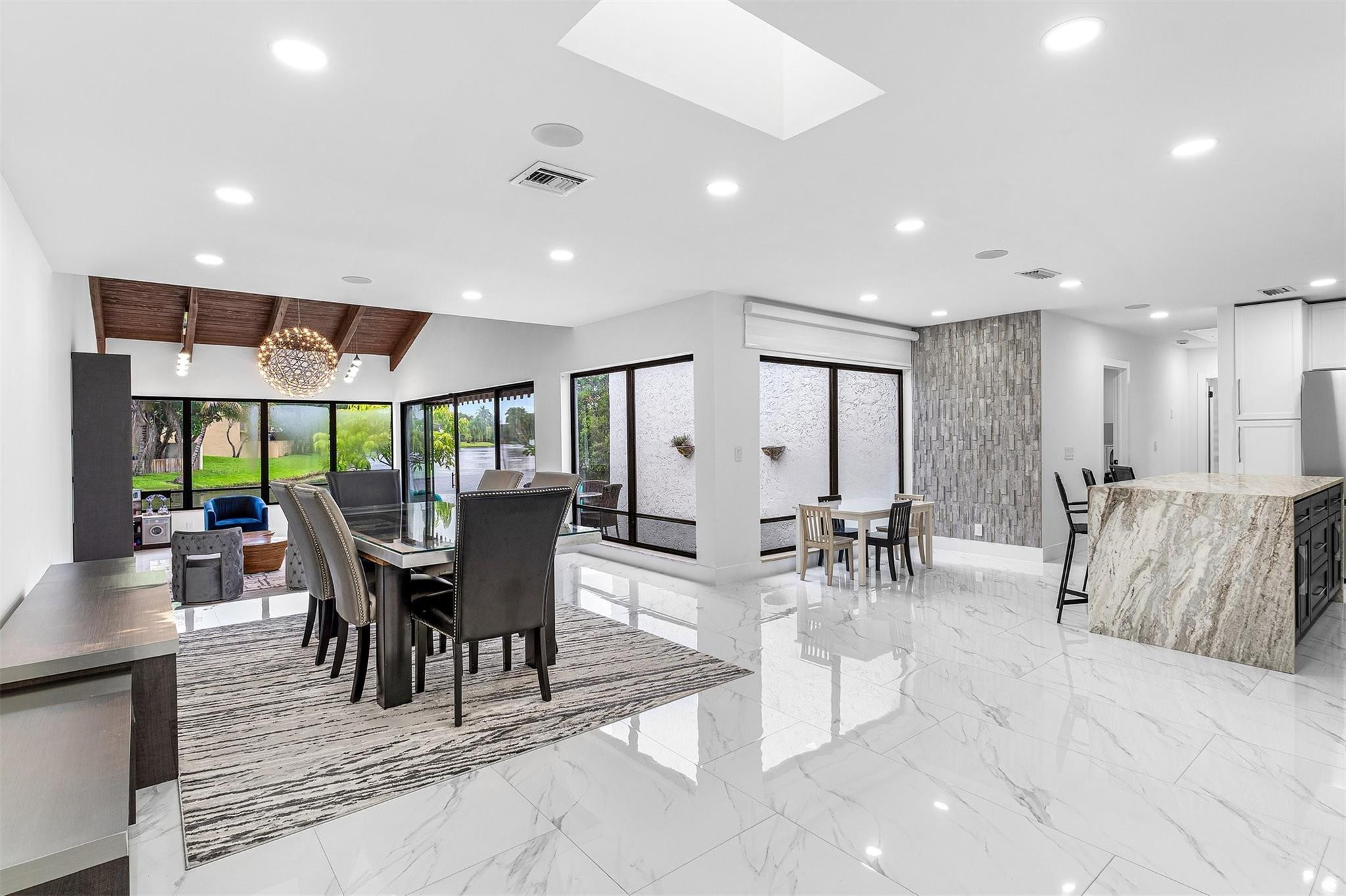 8920 Jacaranda Ln