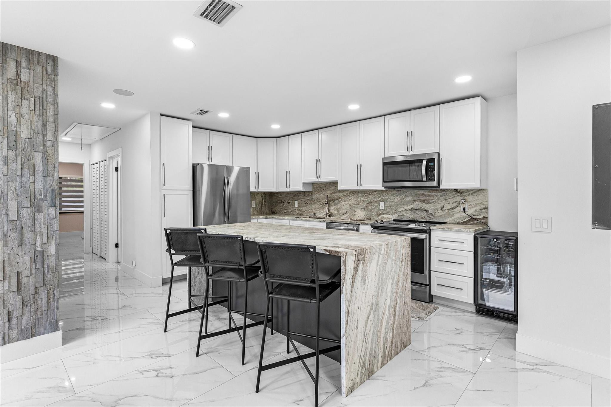 8920 Jacaranda Ln