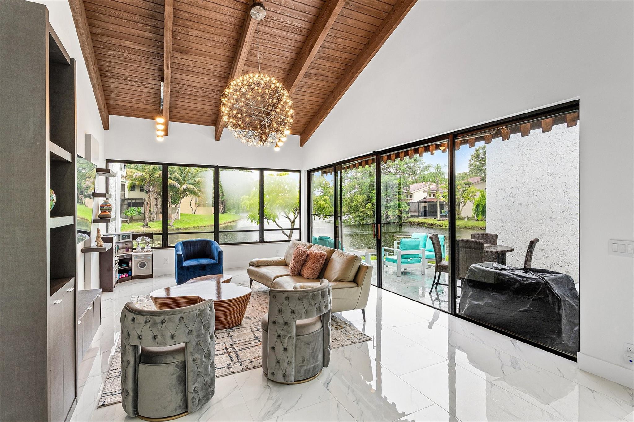8920 Jacaranda Ln