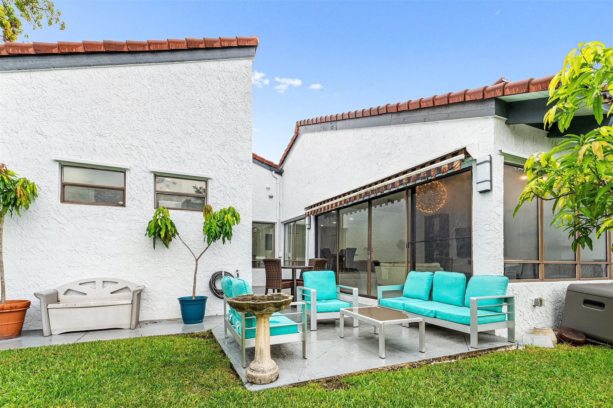 8920 Jacaranda Ln