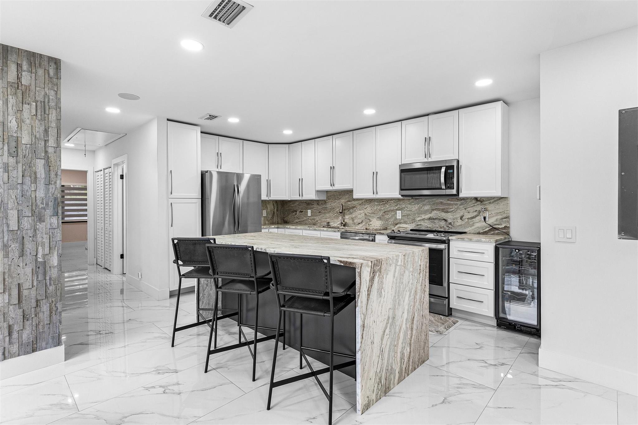 8920 Jacaranda Ln