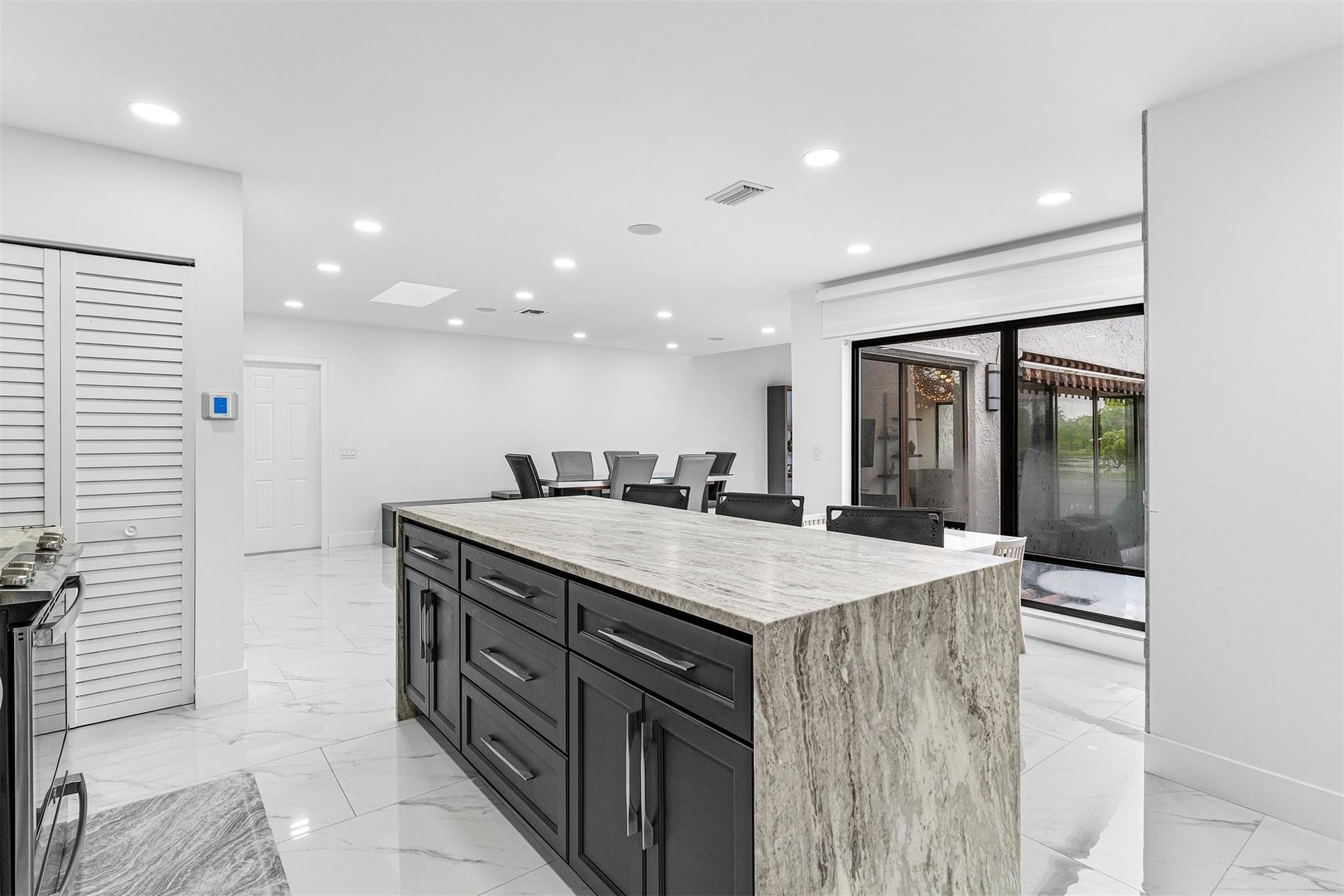 8920 Jacaranda Ln