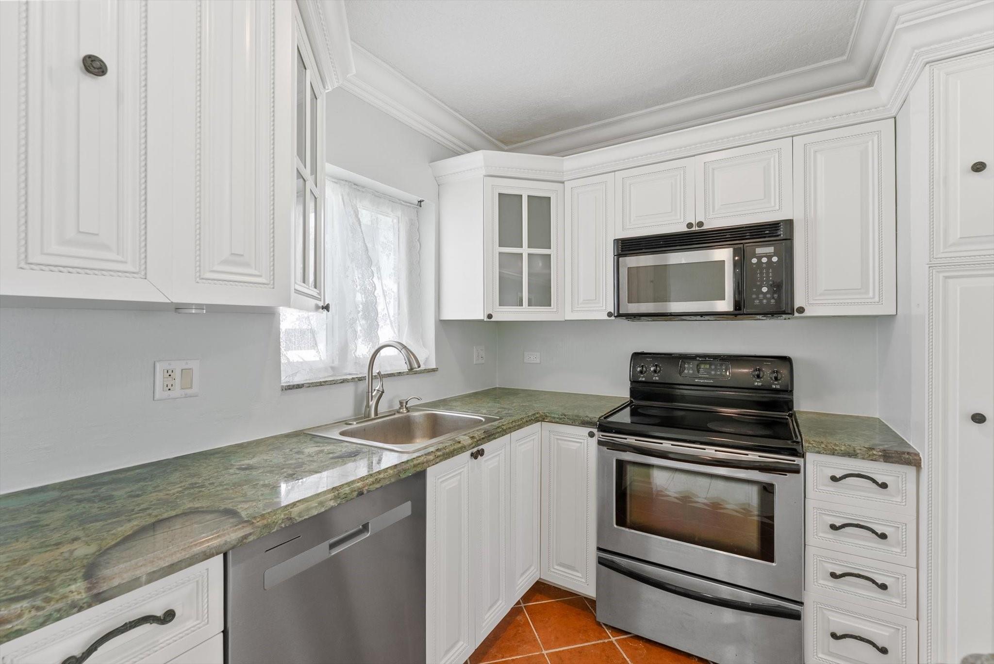 1041 HILLSBORO MILE 2