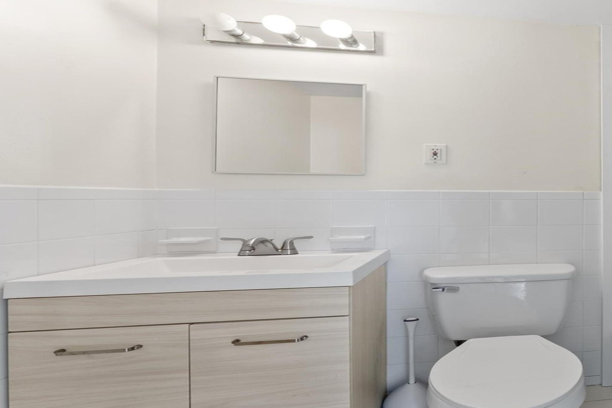 1041 HILLSBORO MILE 2