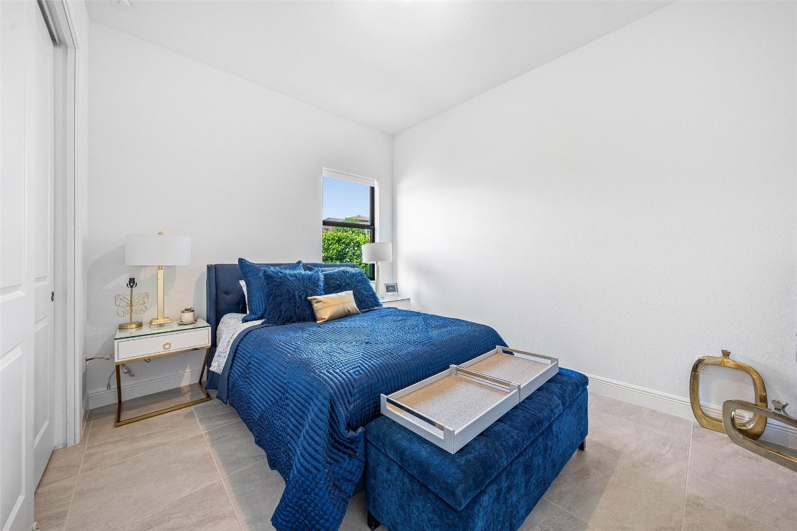 12295 N Baypoint Cir