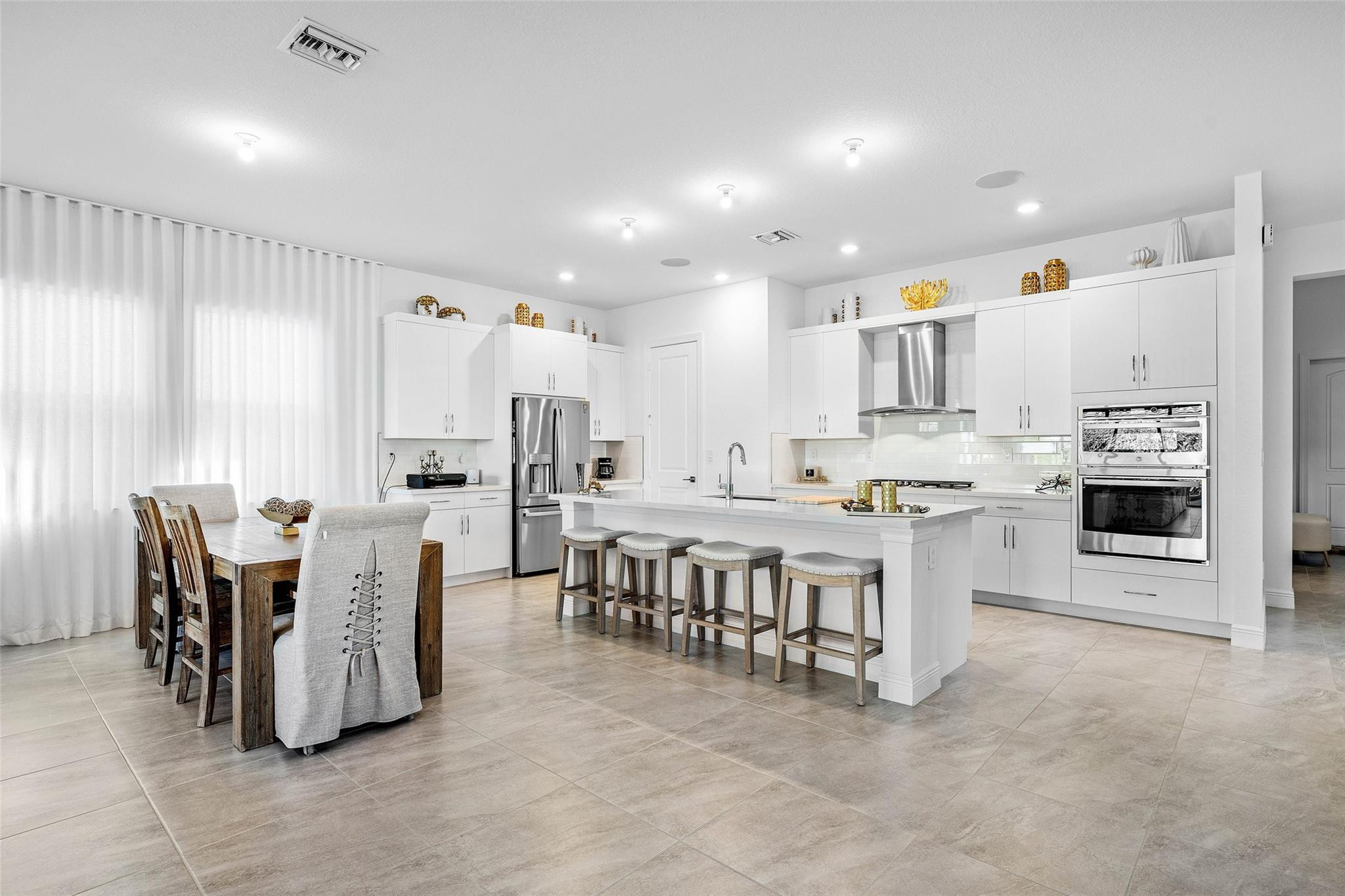 12295 N Baypoint Cir