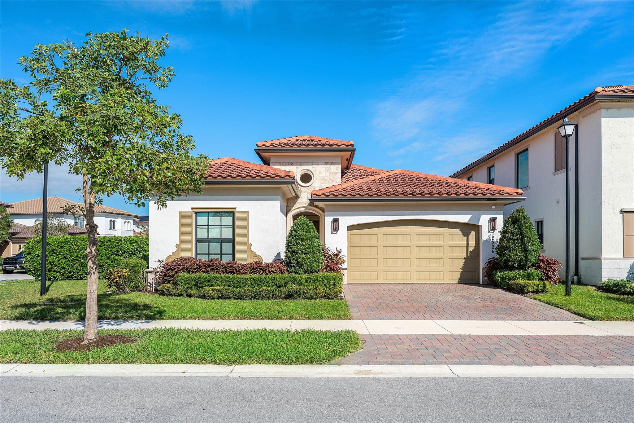 12295 N Baypoint Cir