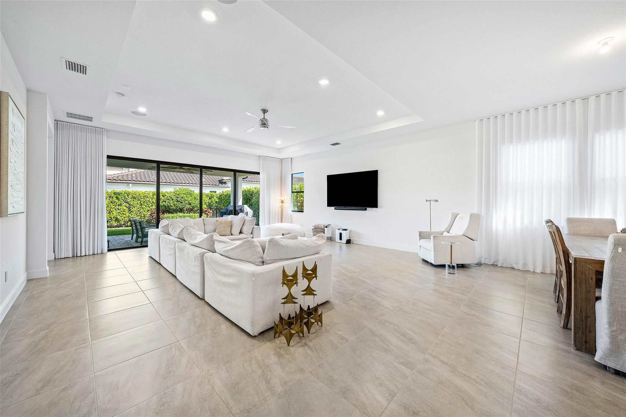 12295 N Baypoint Cir