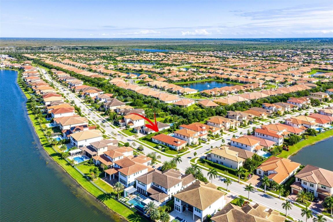 12295 N Baypoint Cir