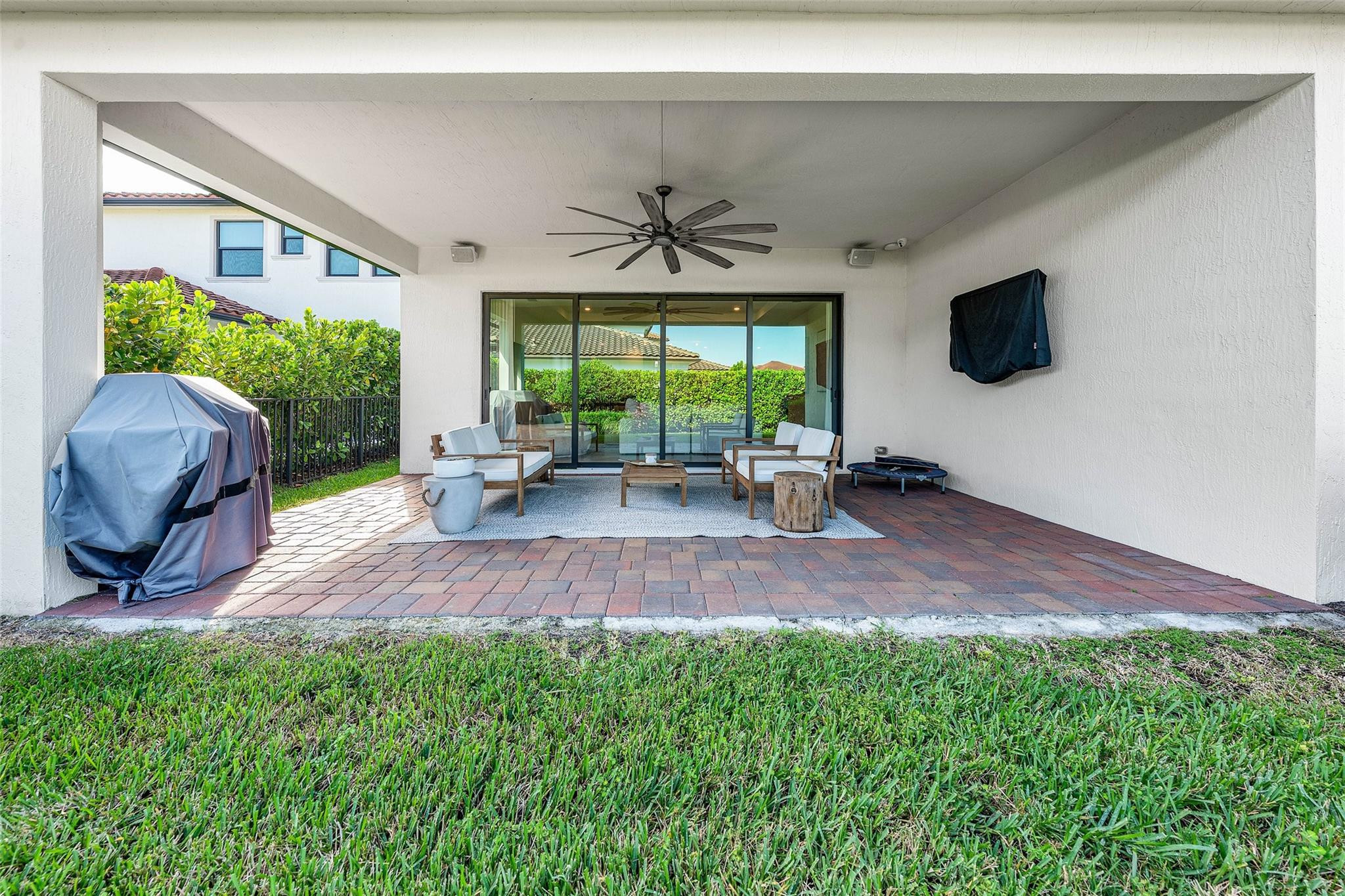 12295 N Baypoint Cir