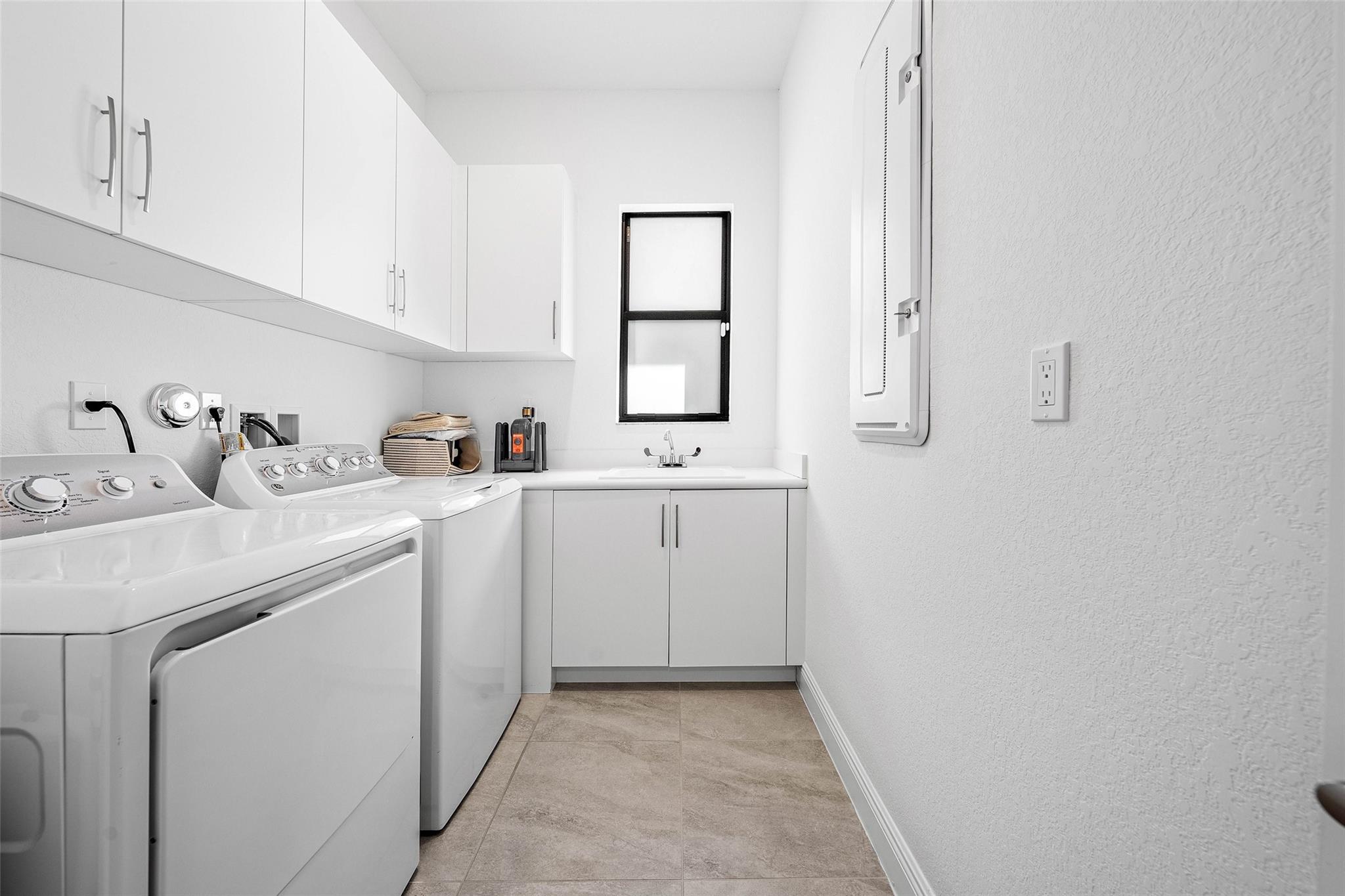 12295 N Baypoint Cir