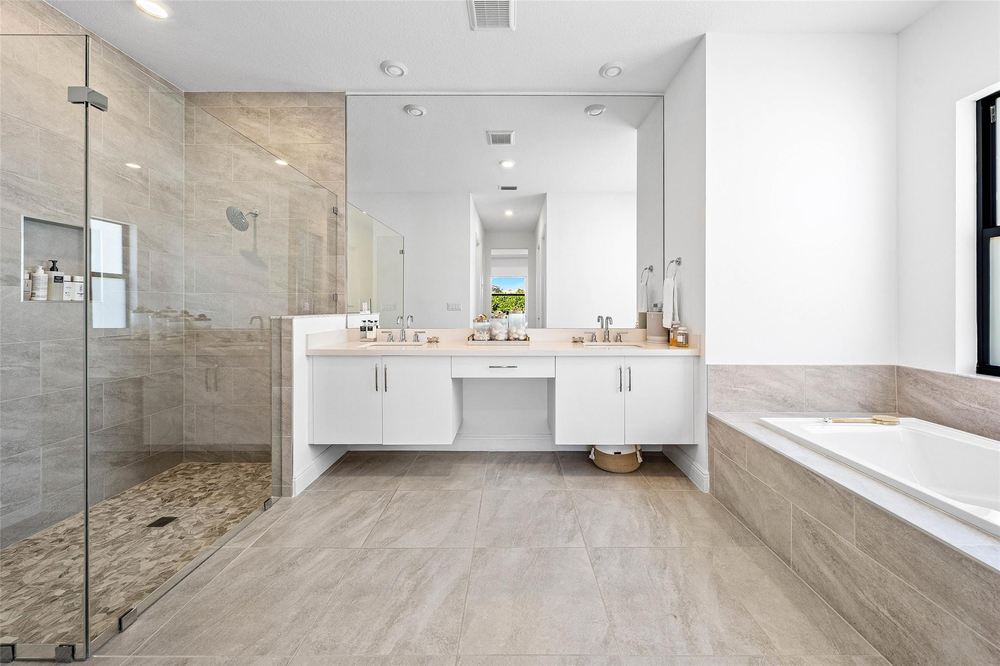 12295 N Baypoint Cir